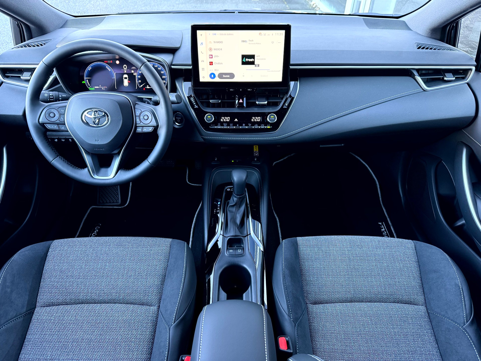 TOYOTA Corolla touring sports 1.8 Trend e-CVT-image-14