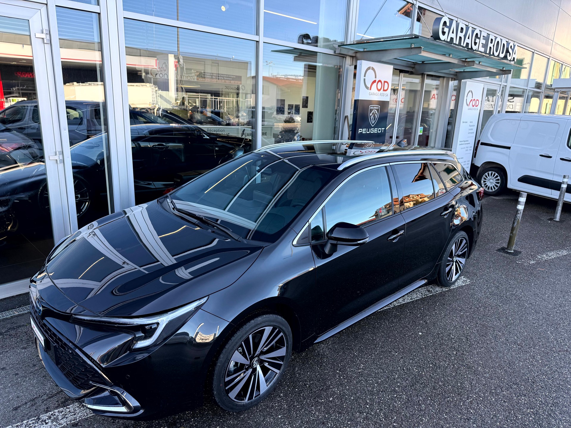 TOYOTA Corolla touring sports 1.8 Trend e-CVT-showroom-element-1