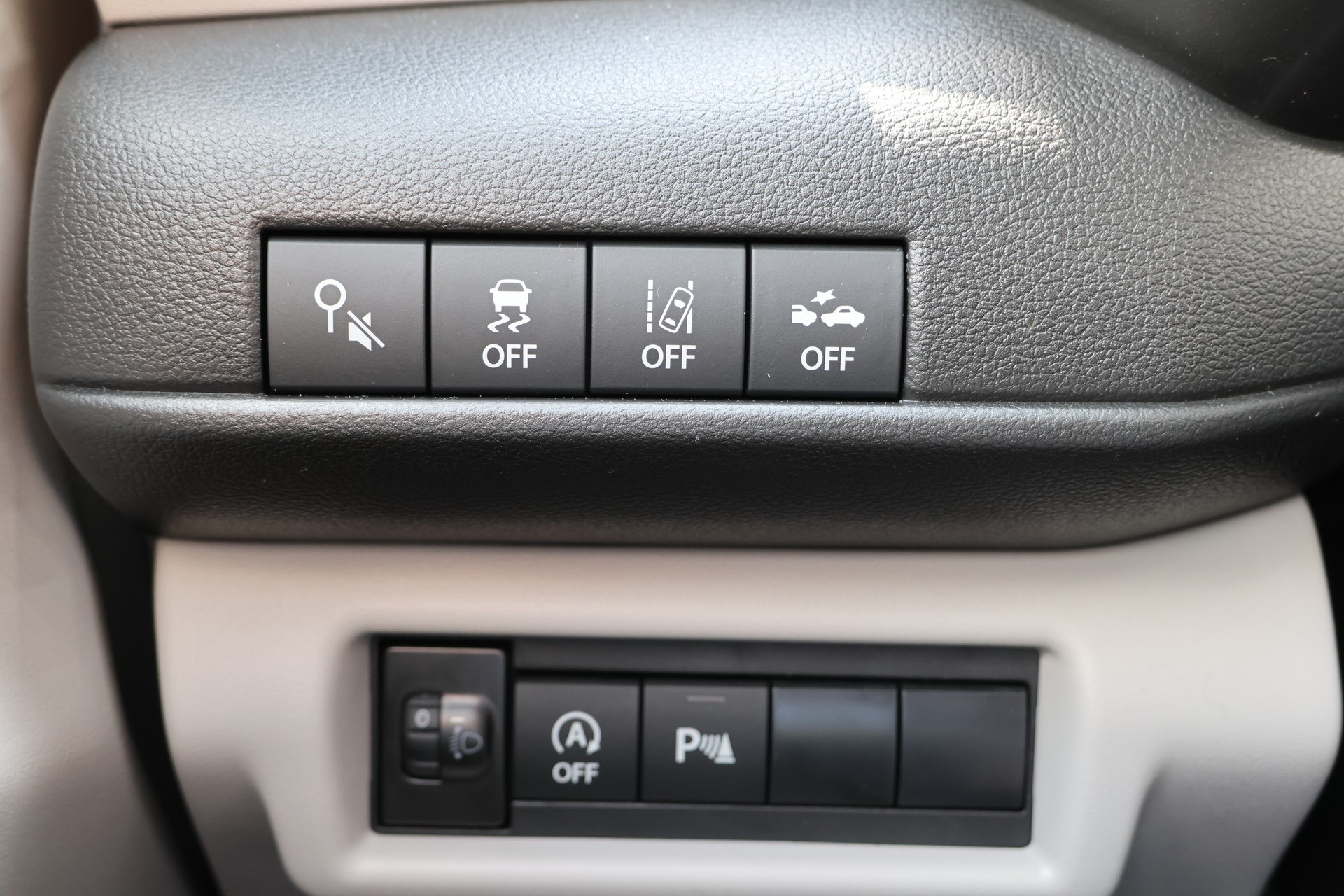SUZUKI Swift 1.2i Sakura Hybrid 4x4-image-10