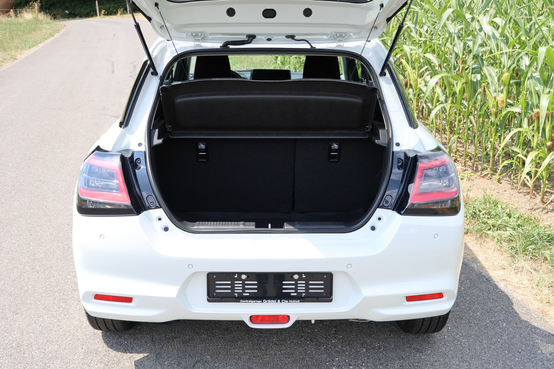 SUZUKI Swift 1.2i Sakura Hybrid 4x4-image-14