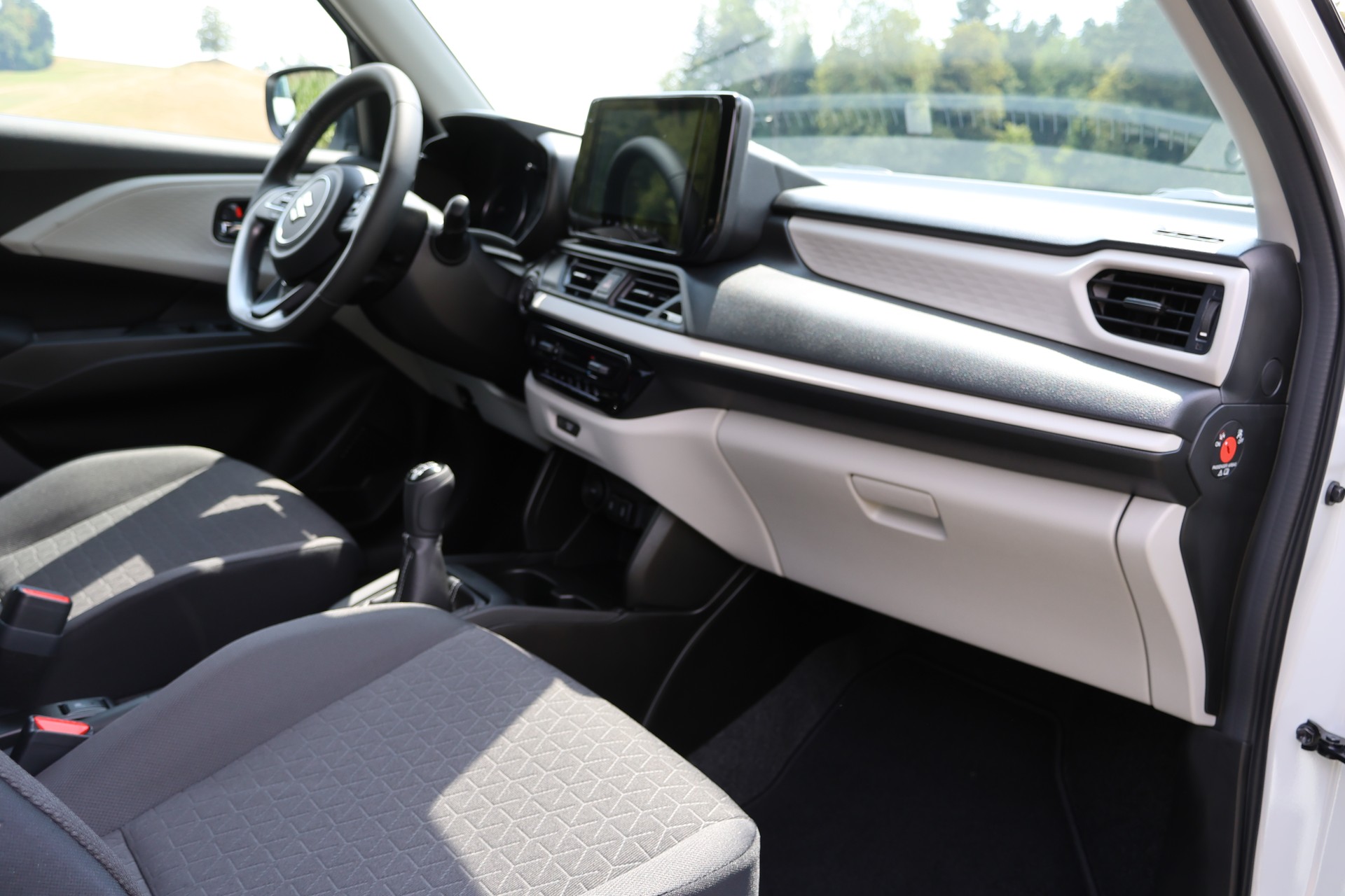 SUZUKI Swift 1.2i Sakura Hybrid 4x4-image-12