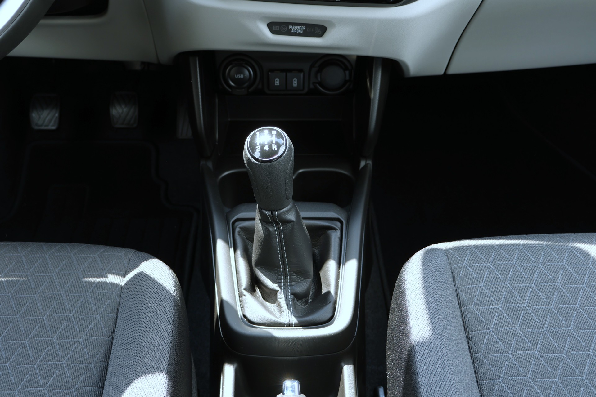 SUZUKI Swift 1.2i Sakura Hybrid 4x4-image-9
