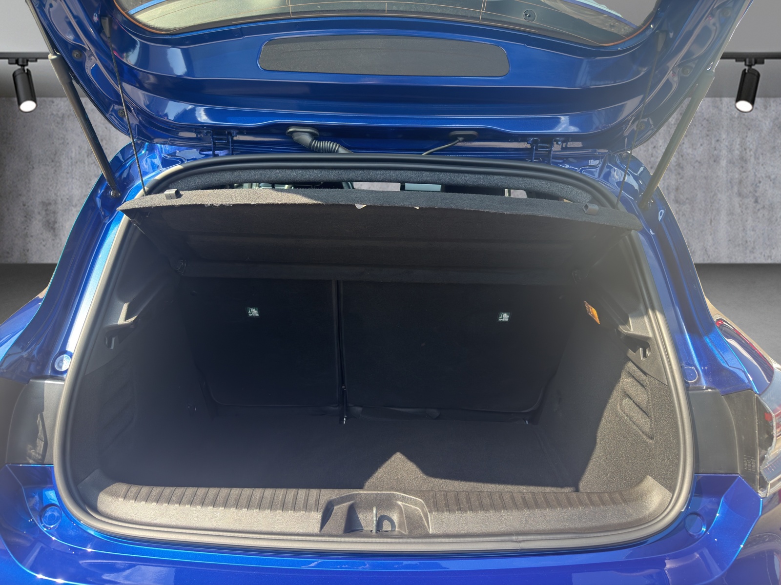 RENAULT Clio 1.0 Techno X-Tronic-image-11