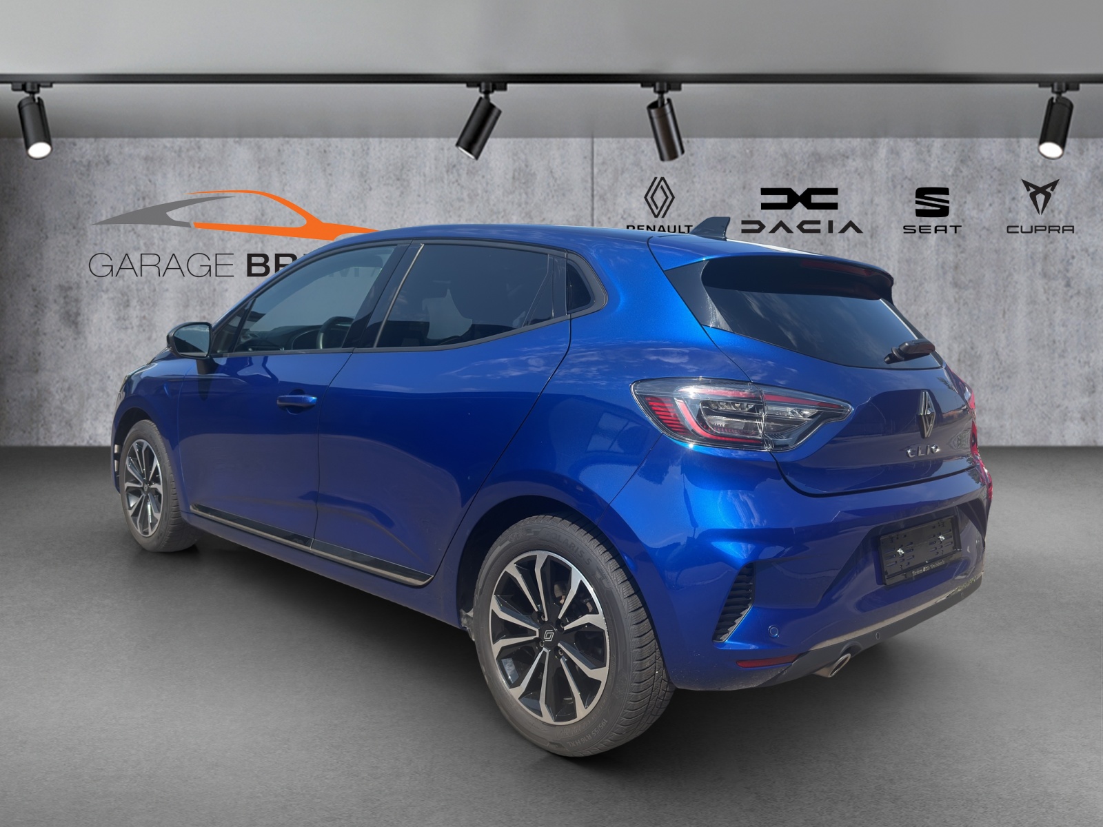 RENAULT Clio 1.0 Techno X-Tronic-showroom-element-3