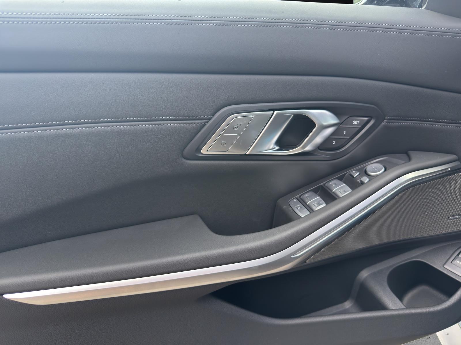 BMW M3 Competition xDrive Touring-image-13