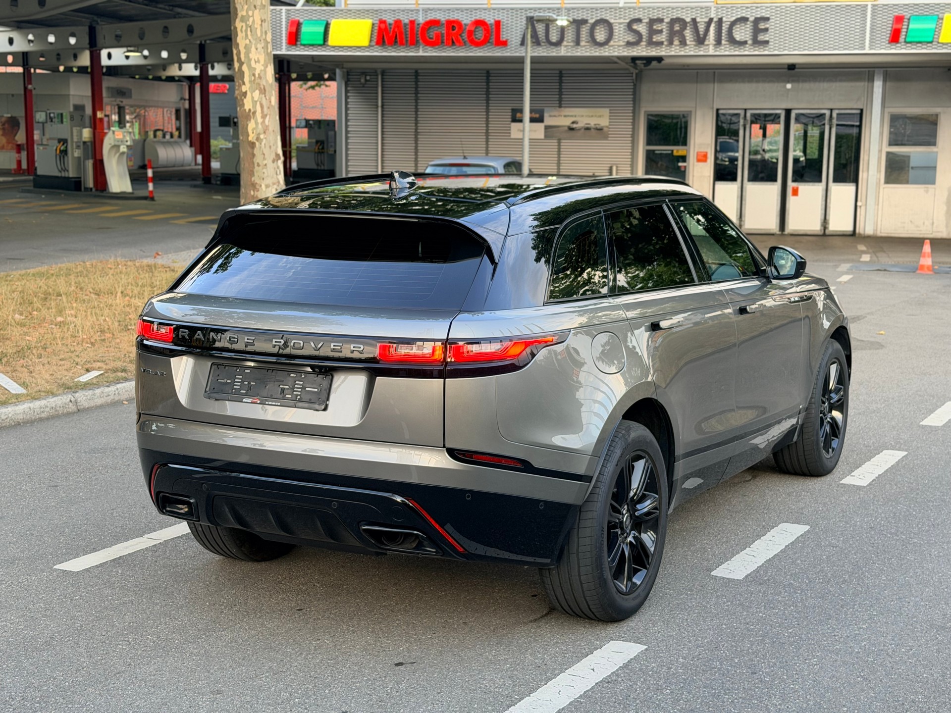 LAND ROVER Range Rover Velar R-Dynamic P 250 Automatic-image-3