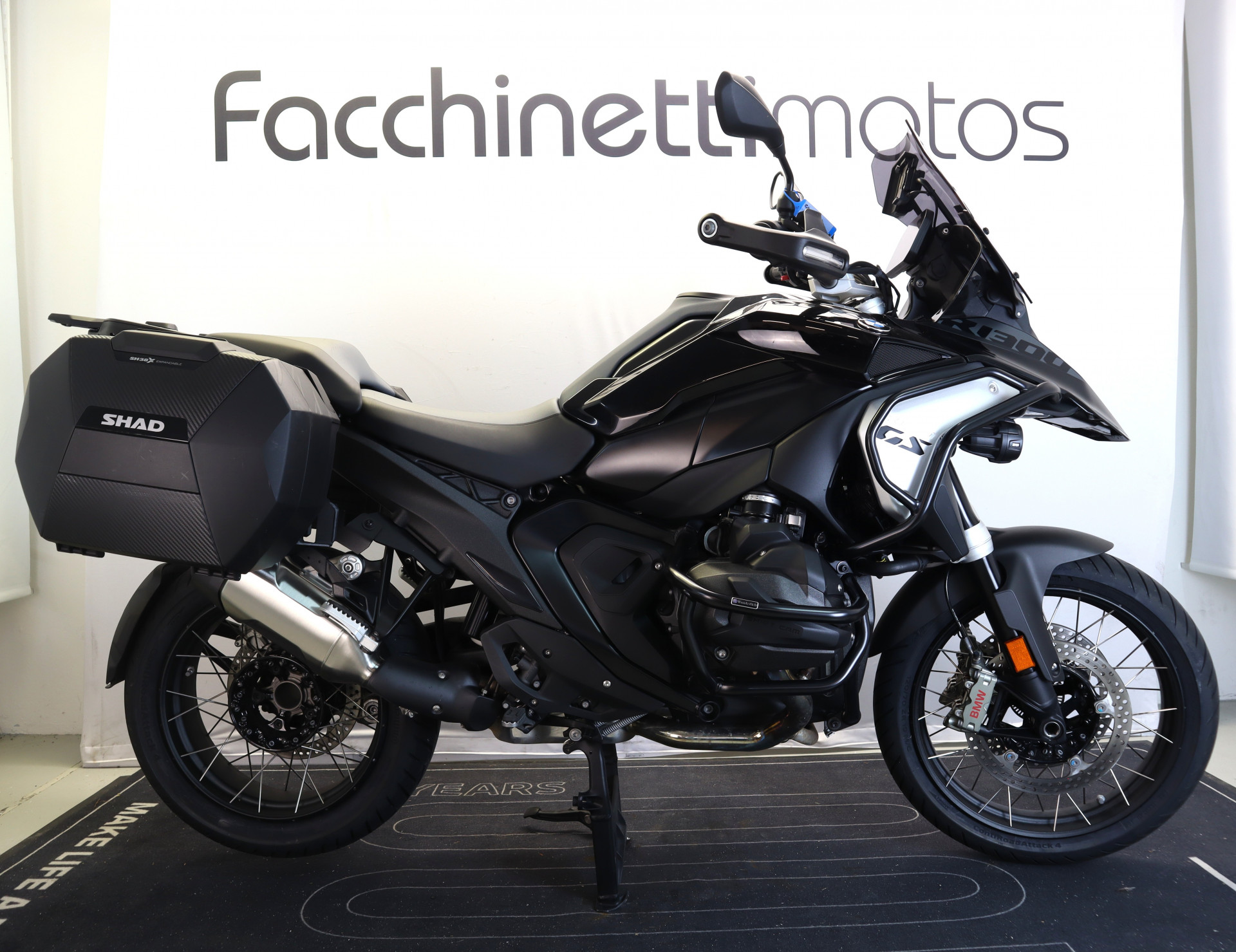 BMW R 1300 GS Triple Black-image-0
