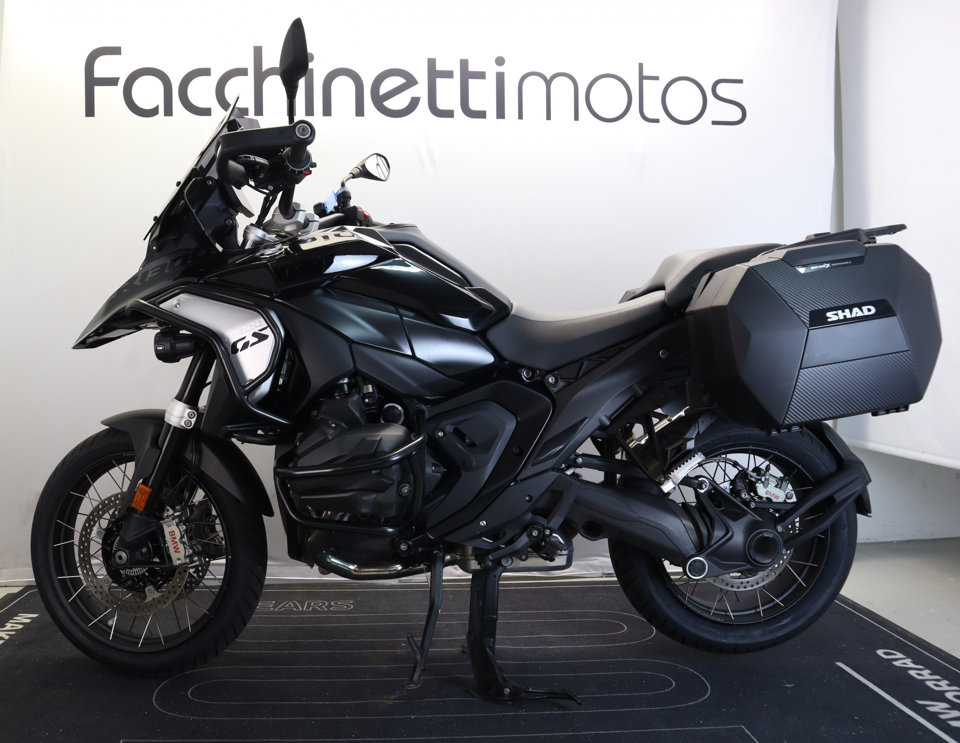 BMW R 1300 GS Triple Black-image-1