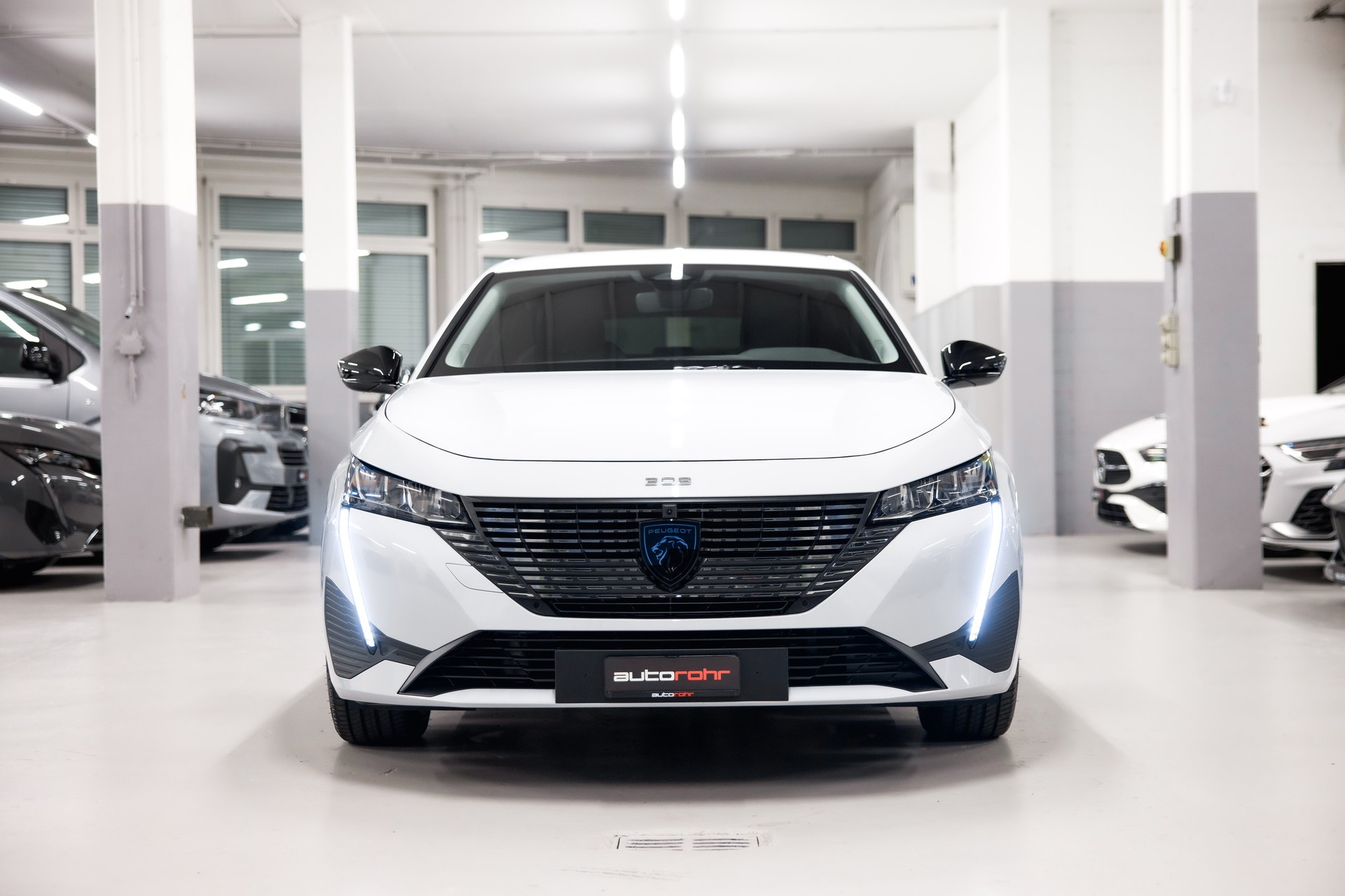 PEUGEOT 308 SW 1.5 BlueHDI Allure EAT8-showroom-element-1