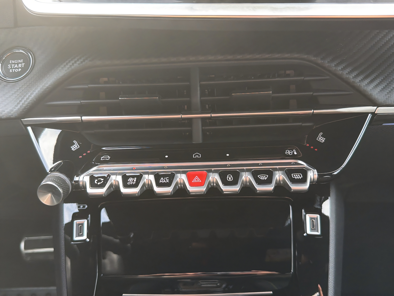 PEUGEOT 208 1.2 Hybrid 145 GT Exclusive-image-14