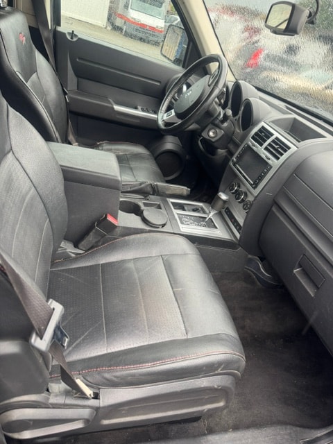DODGE Nitro 4.0 V6 R/T Automatic-image-8