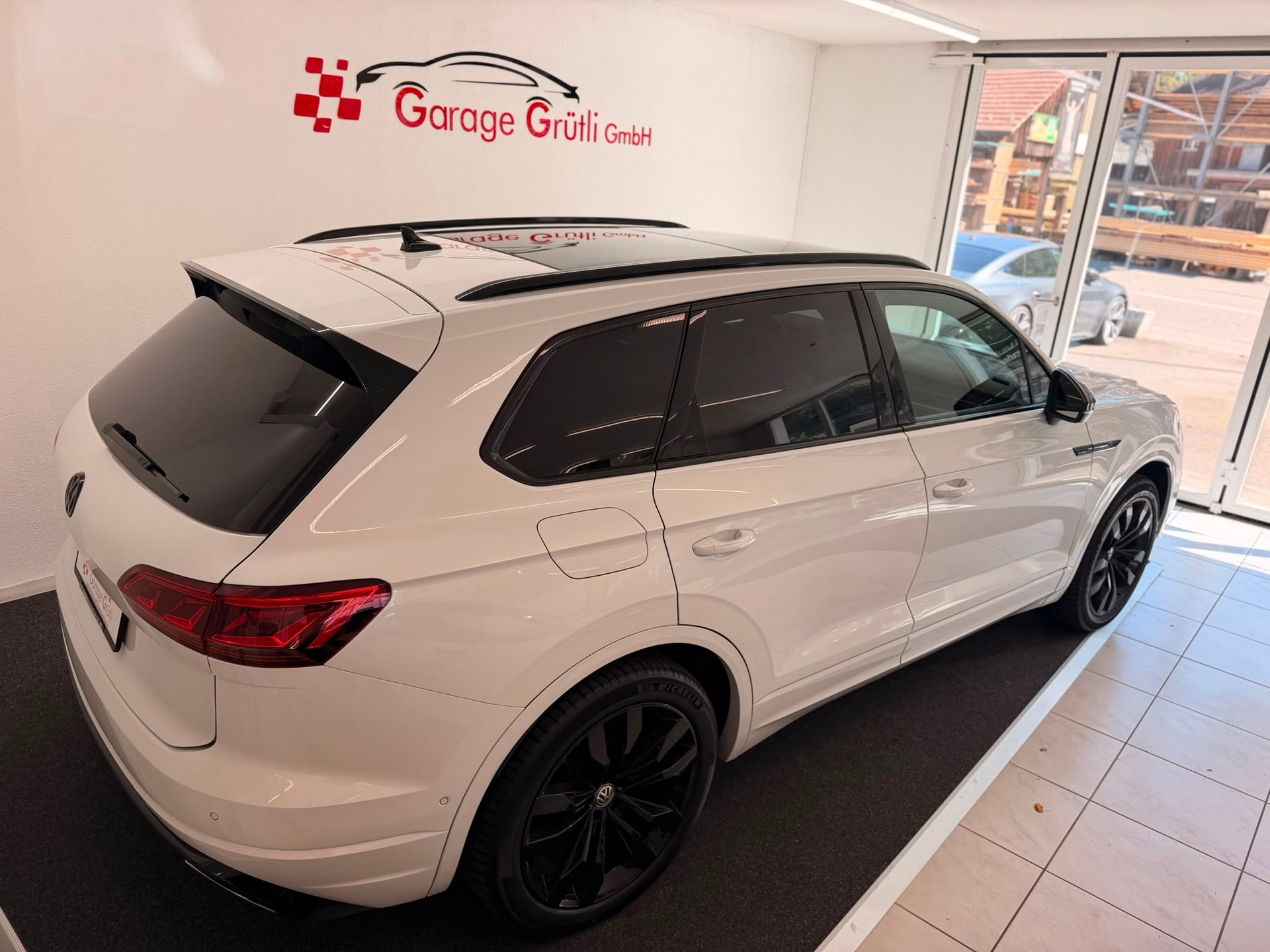 VW Touareg 3.0 TDI R Line Tiptronic-showroom-element-3