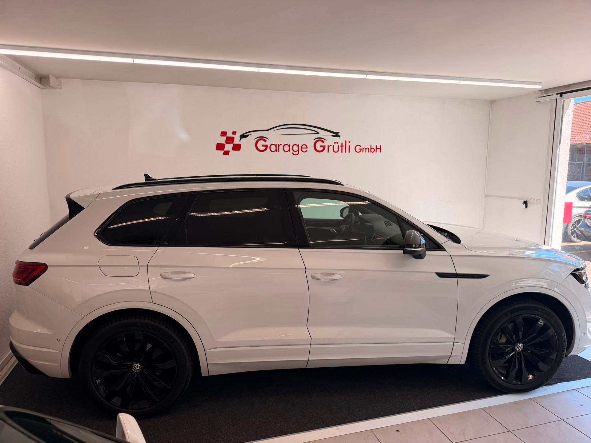VW Touareg 3.0 TDI R Line Tiptronic-showroom-element-2