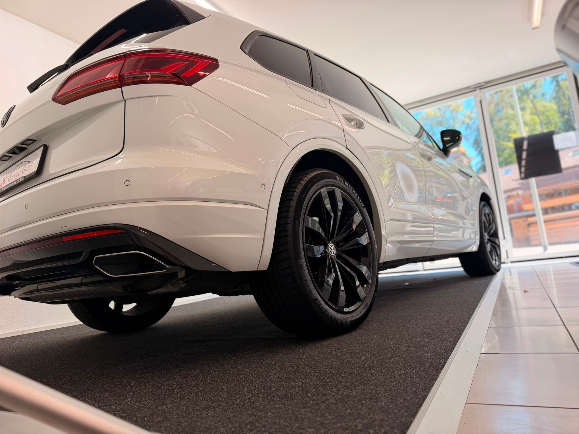 VW Touareg 3.0 TDI R Line Tiptronic-image-4