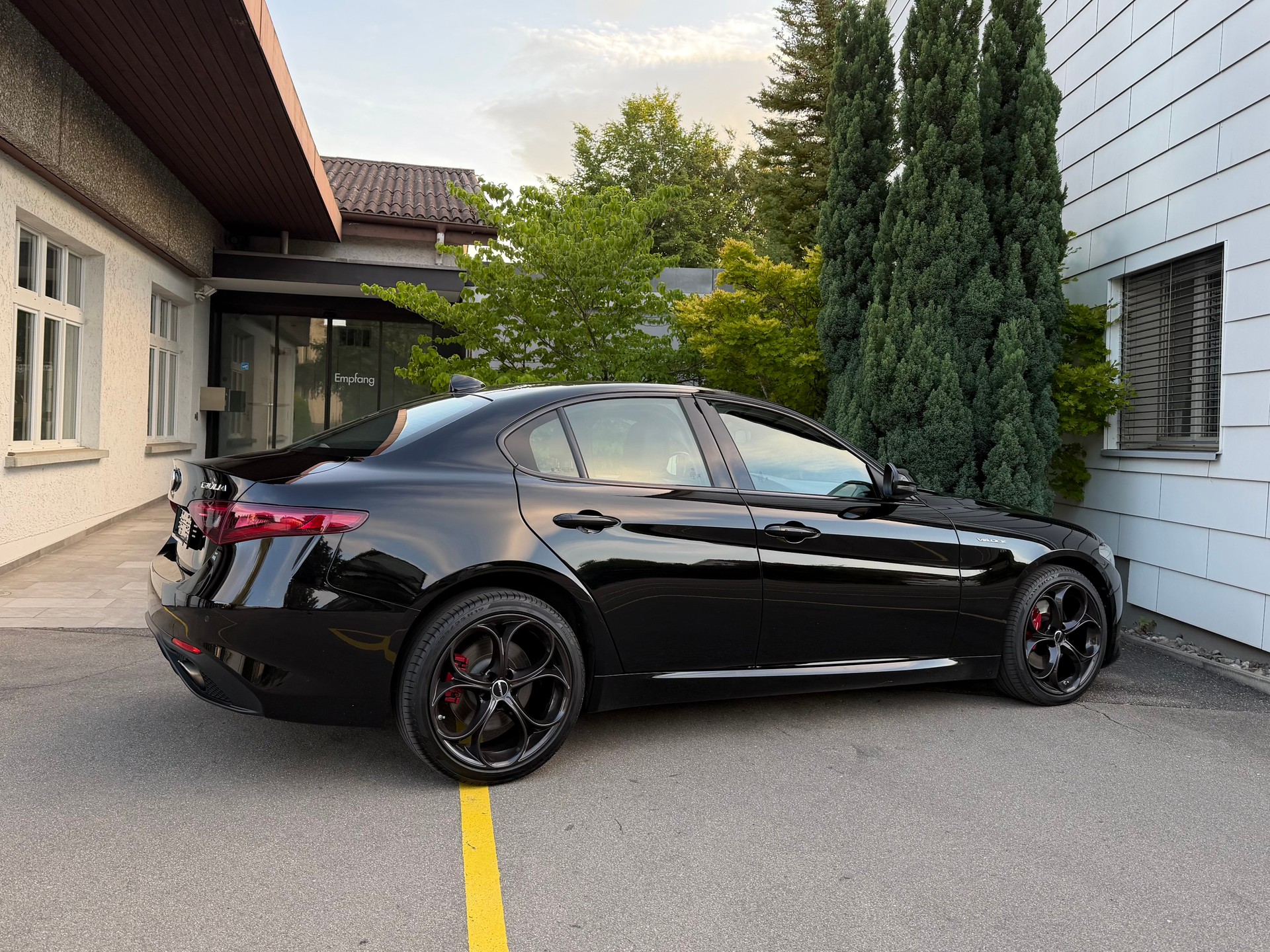 ALFA ROMEO Giulia 2.0 Veloce Q4 Automatic ALLBLACK *Top-Ausstattung*Servicegepflegt*Garantie*-image-2