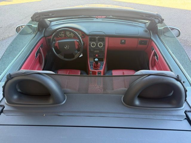 MERCEDES-BENZ SLK 200-showroom-element-1
