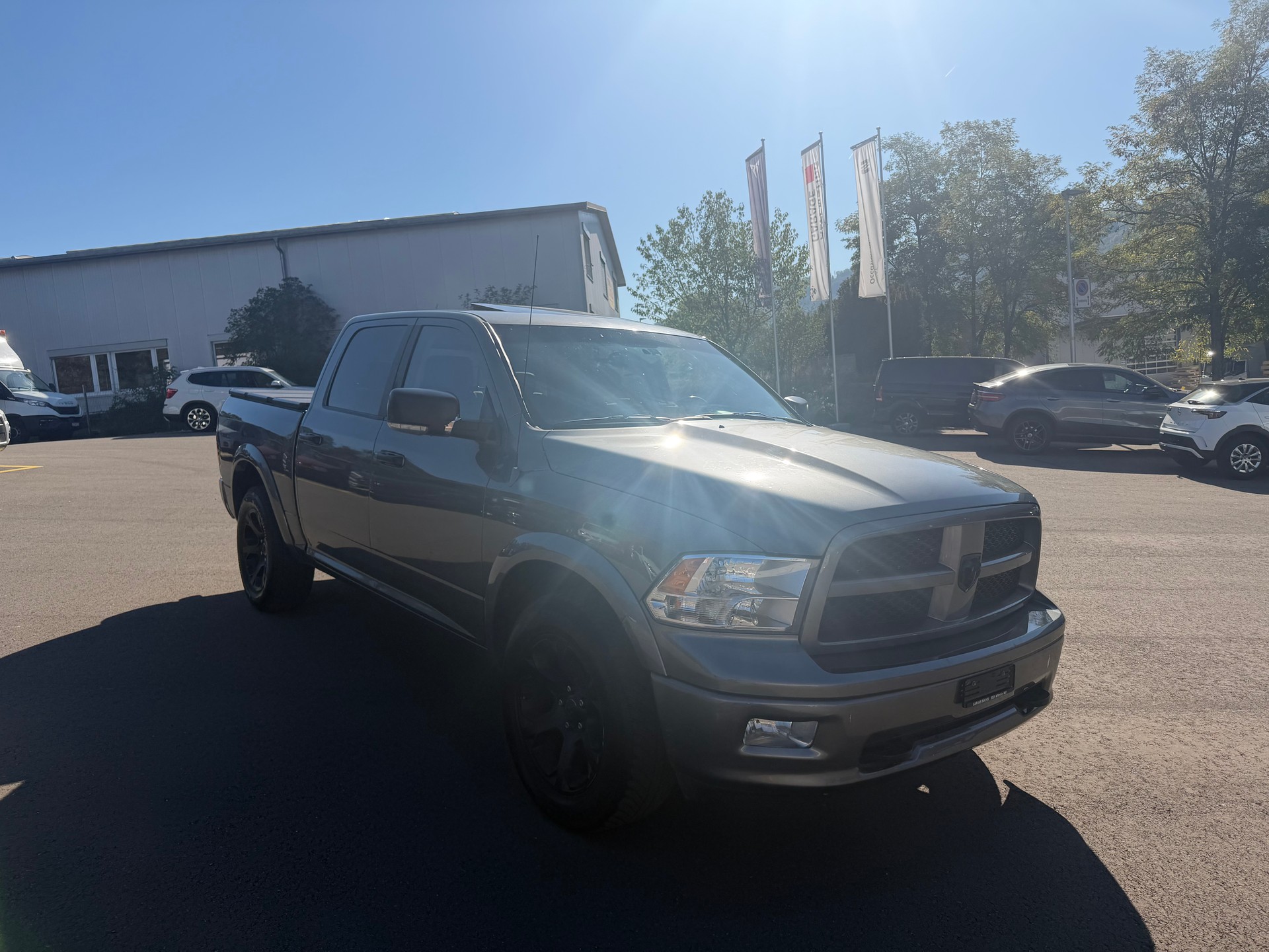 DODGE Ram 1500 Laremie Hemi 5.7 V8-showroom-element-3