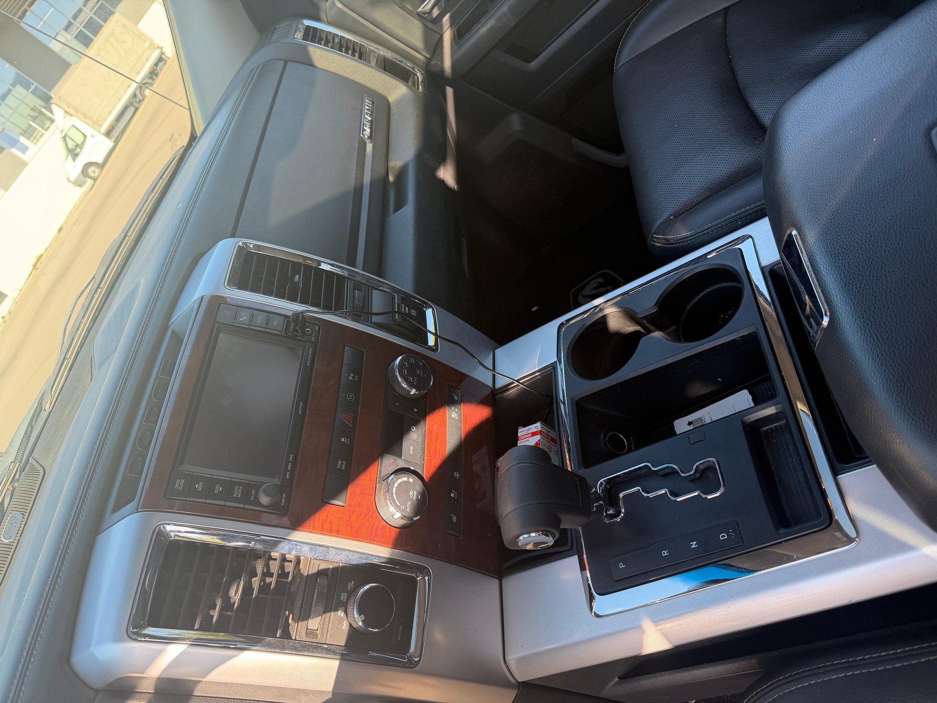 DODGE Ram 1500 Laremie Hemi 5.7 V8-image-11