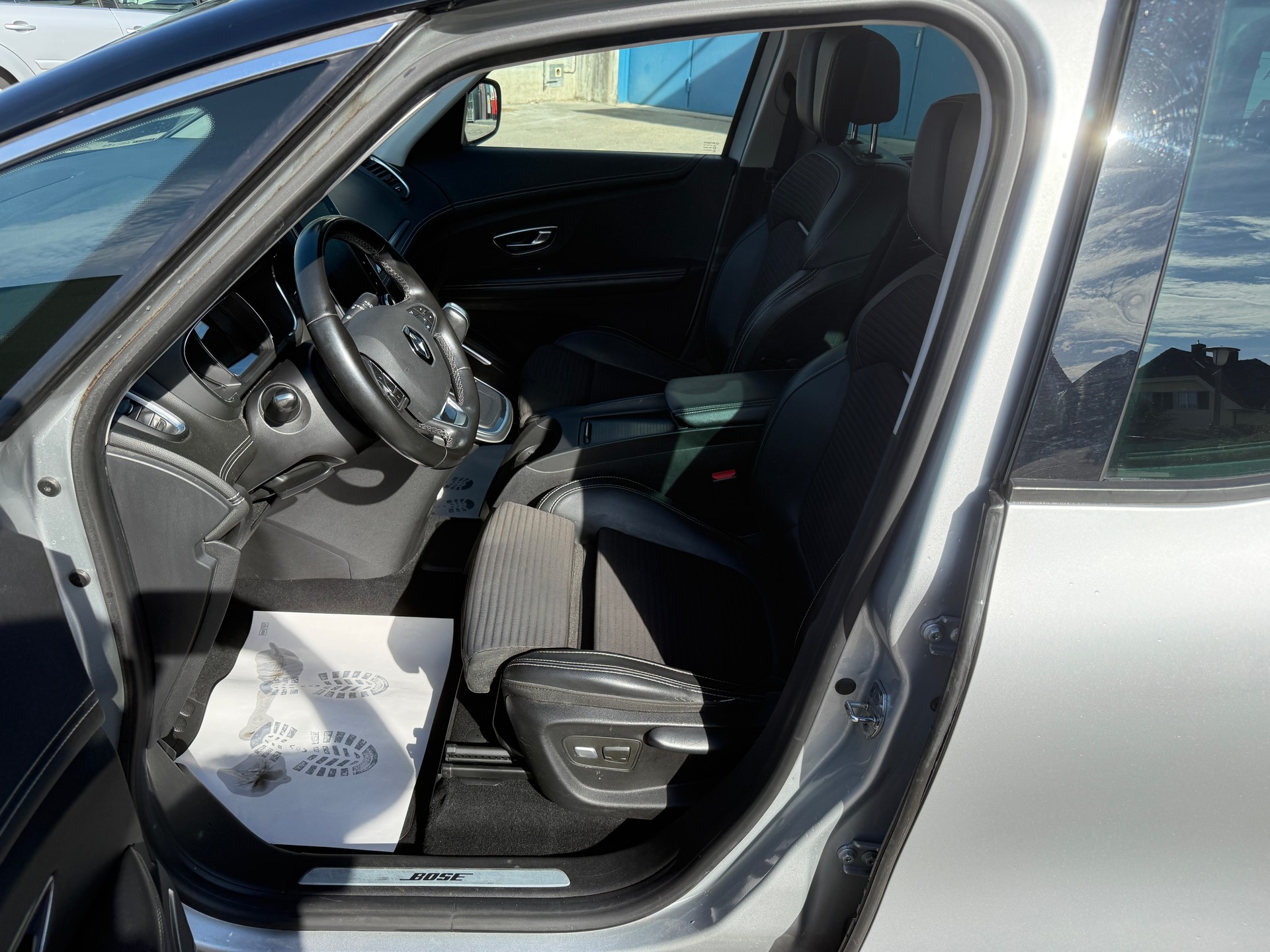 RENAULT Grand Scénic 1.5 dCi Bose EDC-image-8