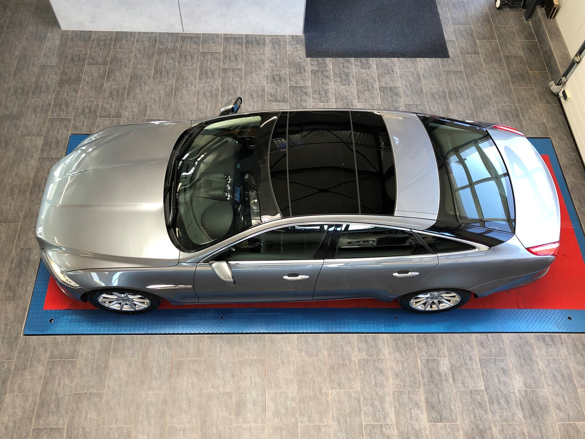 JAGUAR XJ 3.0d V6 Luxury Automatic-image-25