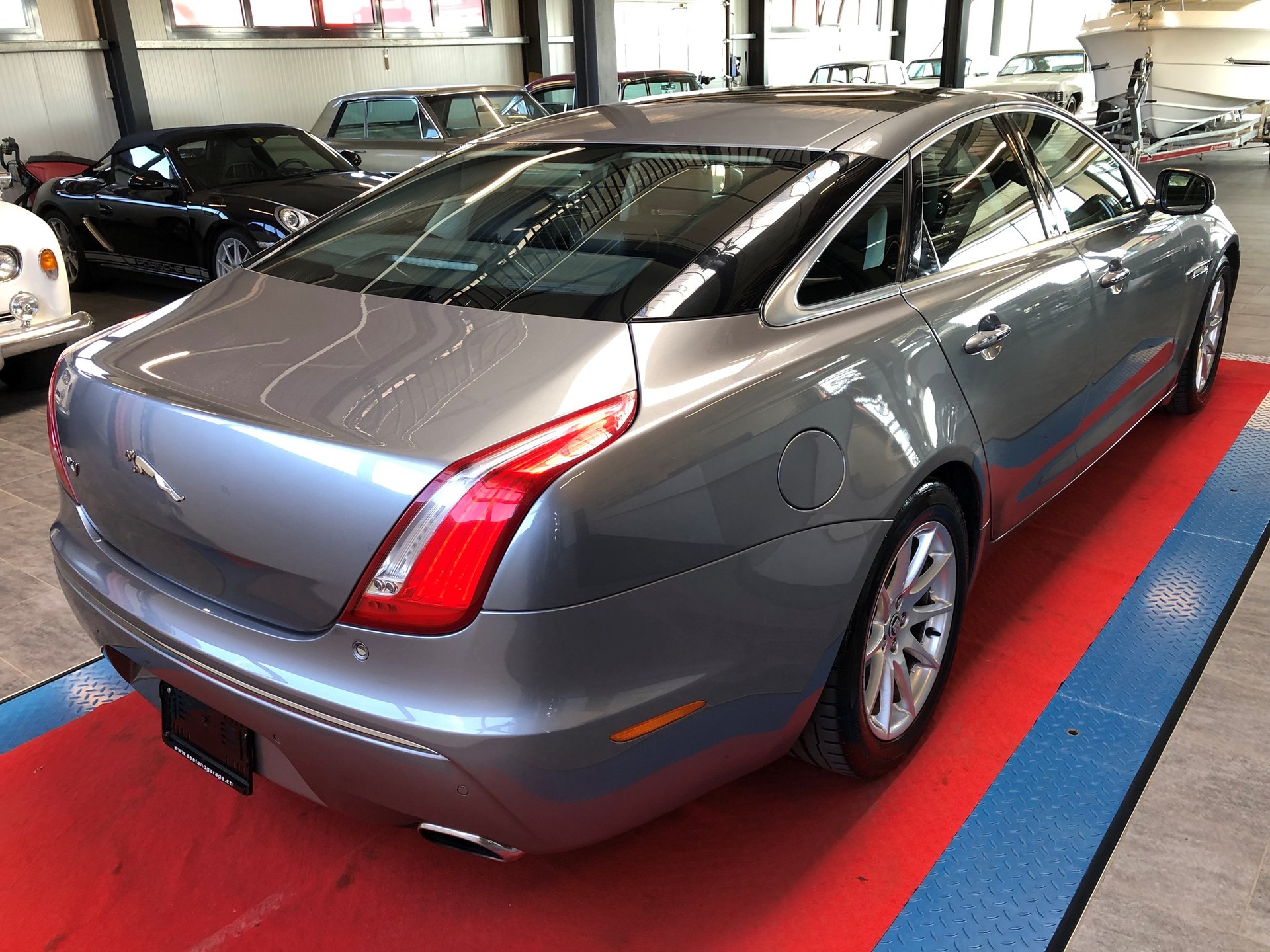 JAGUAR XJ 3.0d V6 Luxury Automatic-image-7