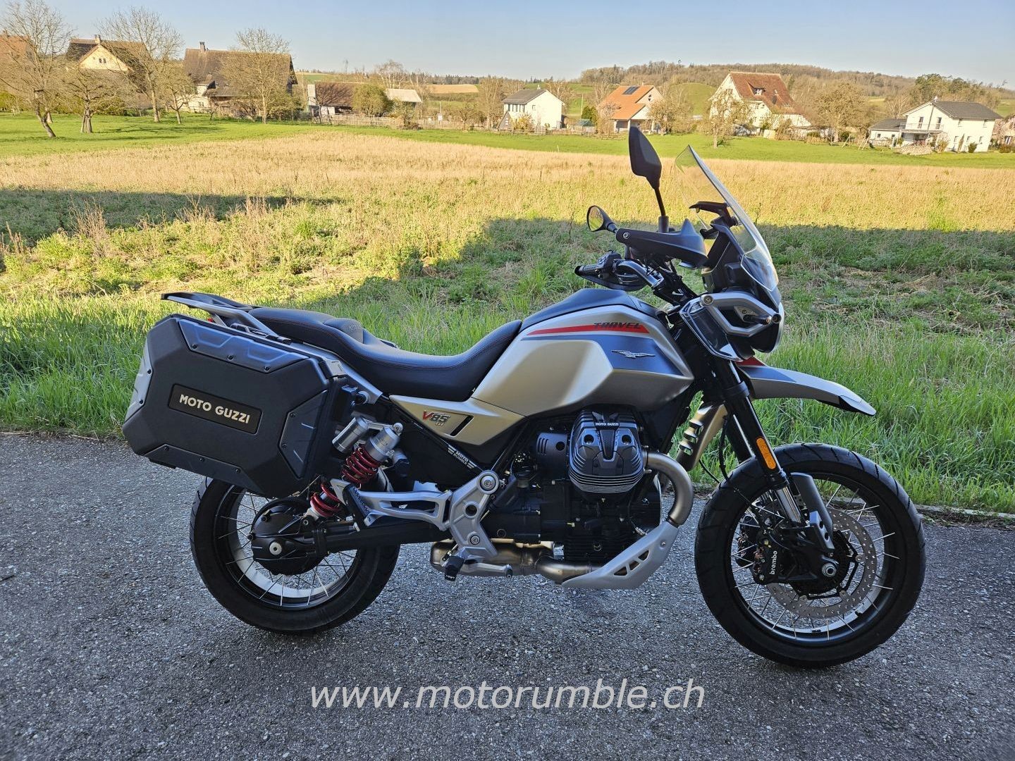MOTO GUZZI V85 TT TRAVEL