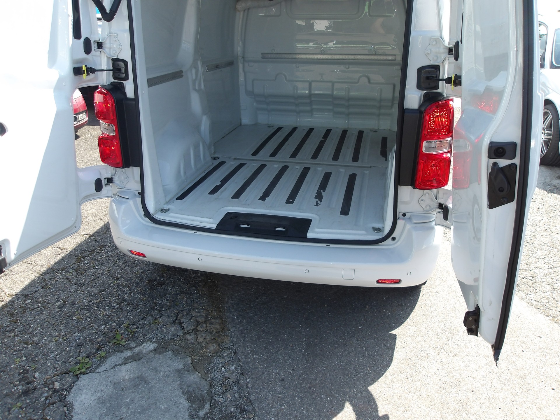 CITROEN Jumpy 2.0 BlueHDi 145 M EAT8-image-12