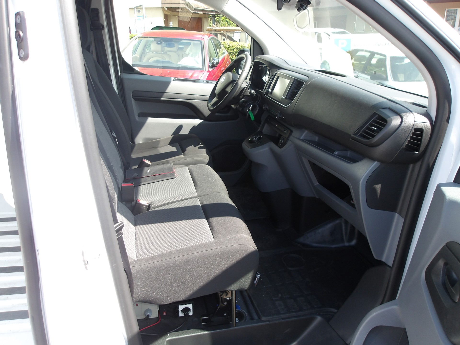 CITROEN Jumpy 2.0 BlueHDi 145 M EAT8-image-15