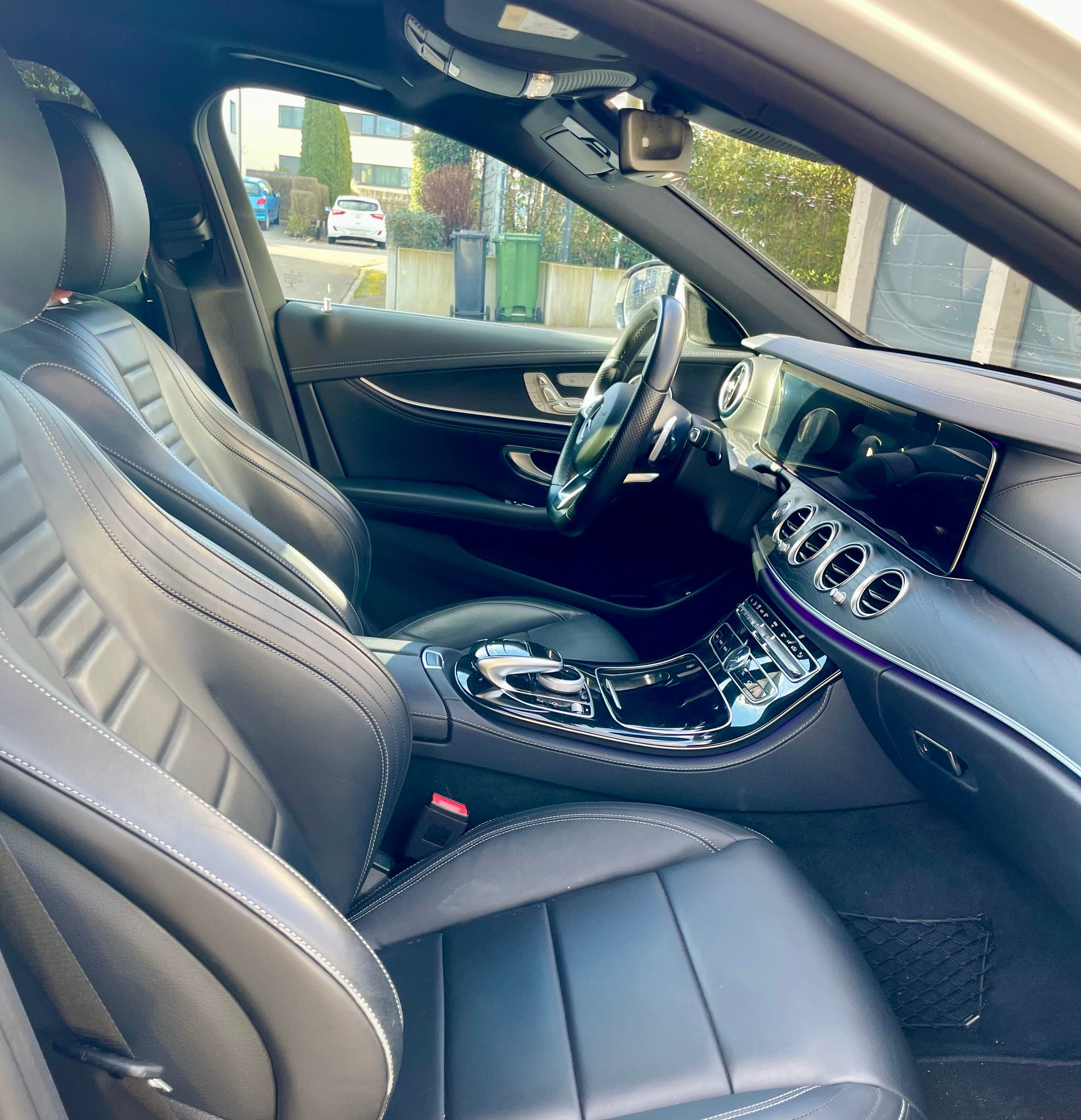 MERCEDES-BENZ E 400 AMG Line 4 Matic 9G-Tronic-image-3