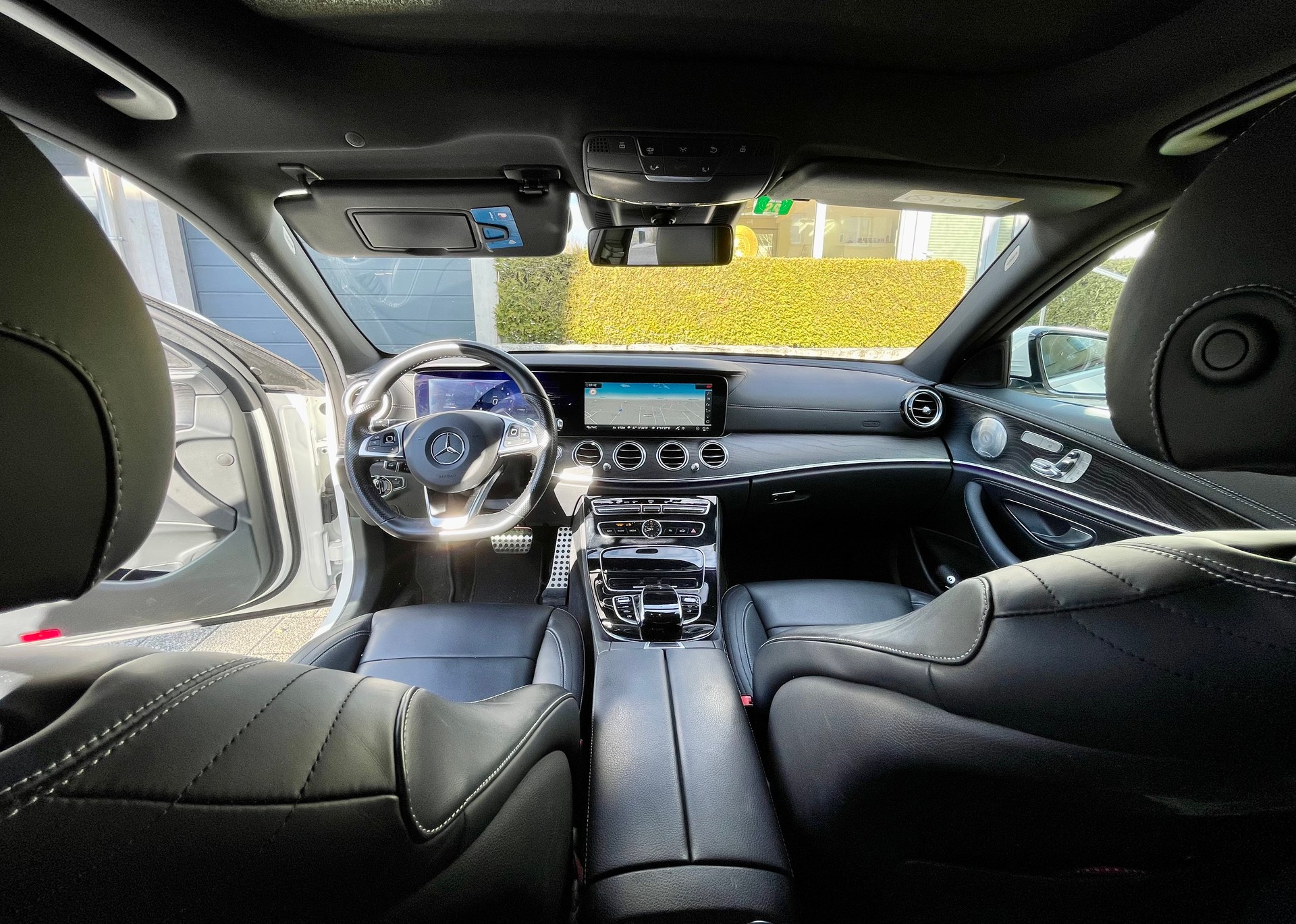 MERCEDES-BENZ E 400 AMG Line 4 Matic 9G-Tronic-image-4