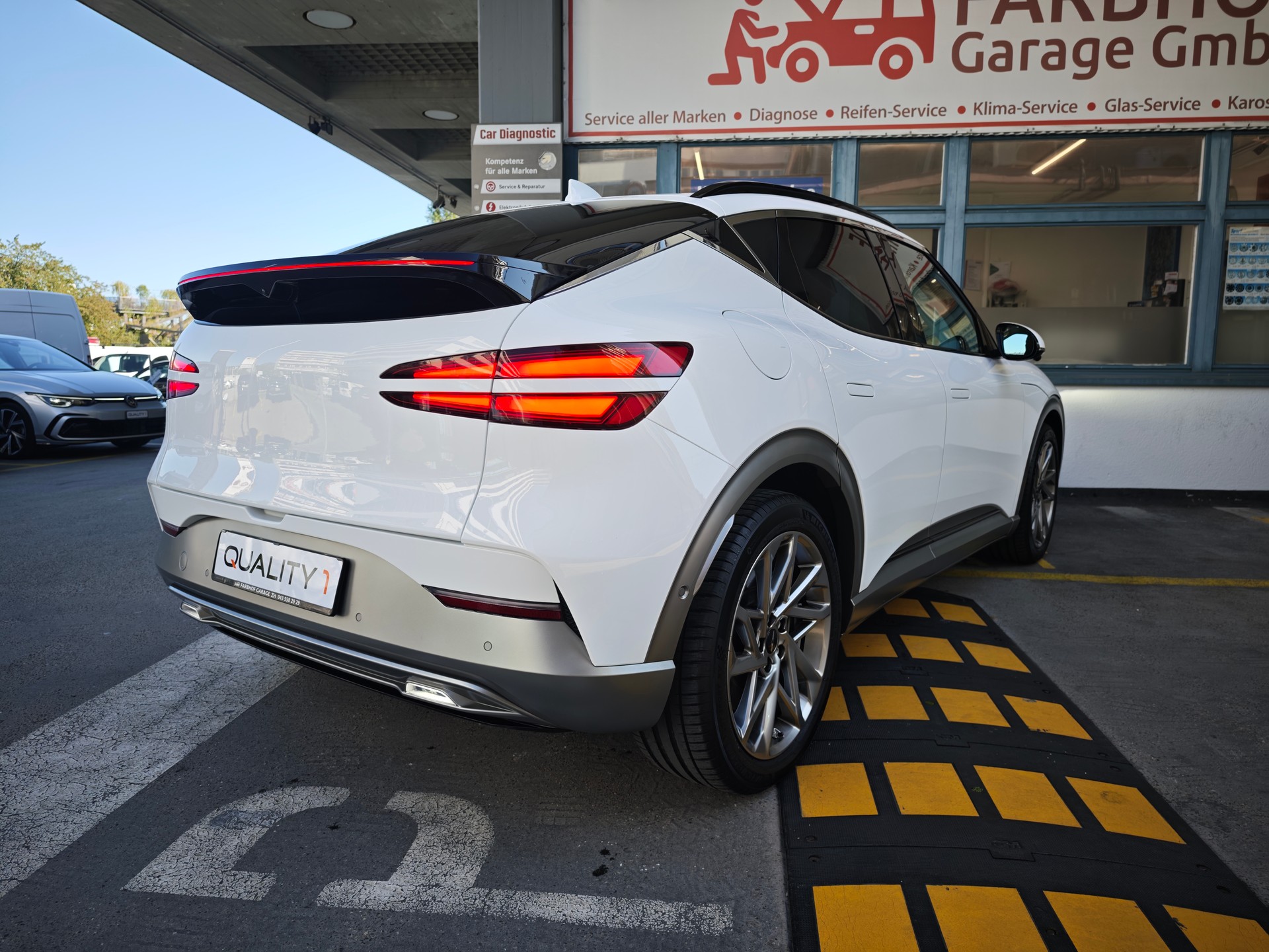 GENESIS GV60 77.4 kWh Sport AWD-image-6