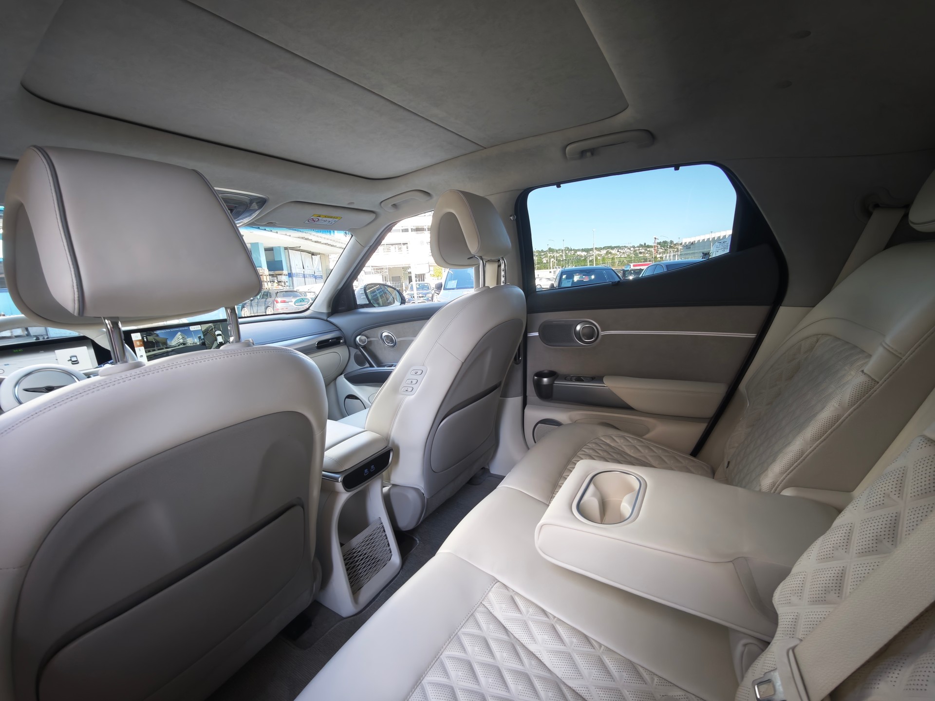 GENESIS GV60 77.4 kWh Sport AWD-image-12