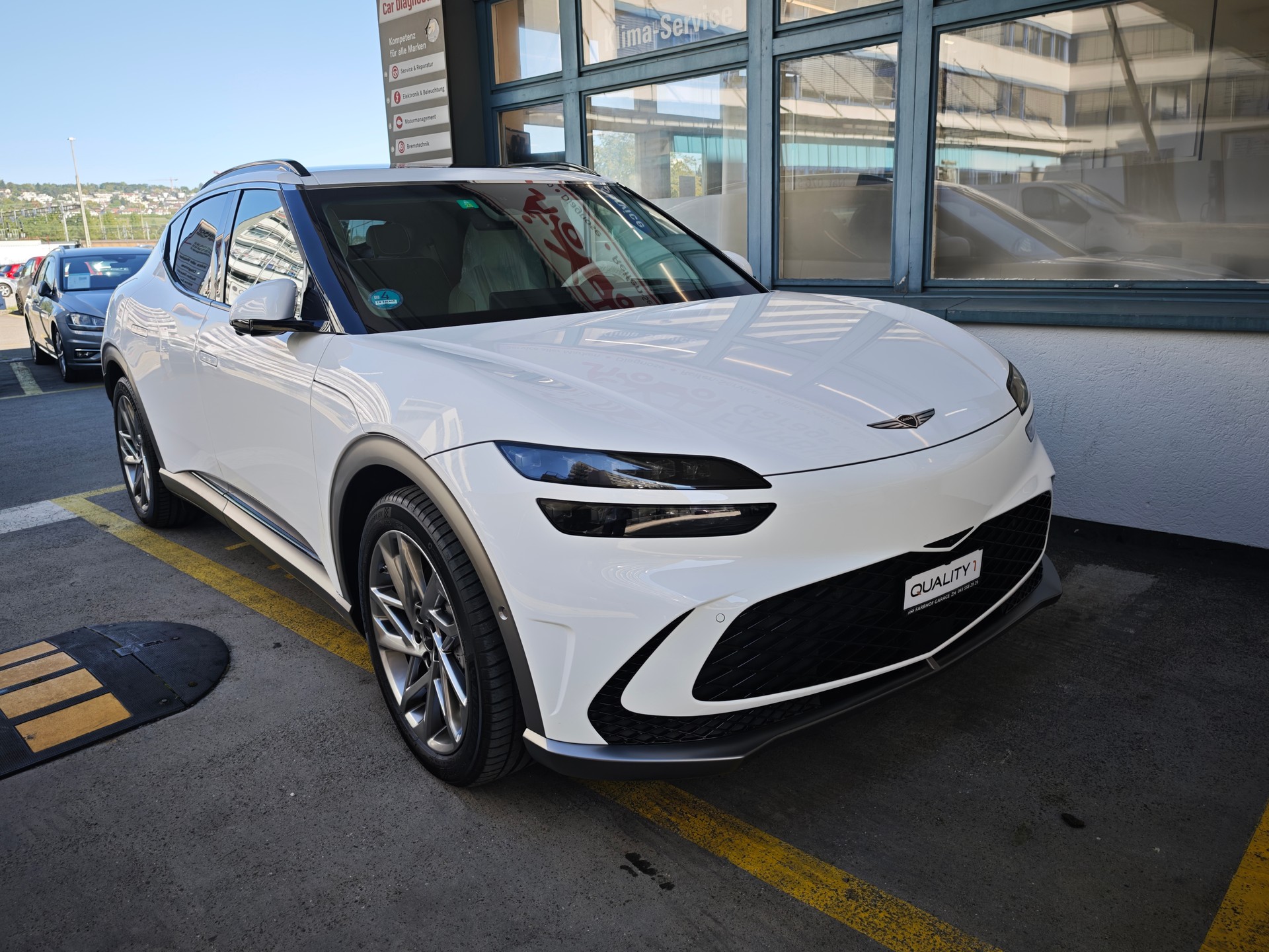 GENESIS GV60 77.4 kWh Sport AWD-image-2
