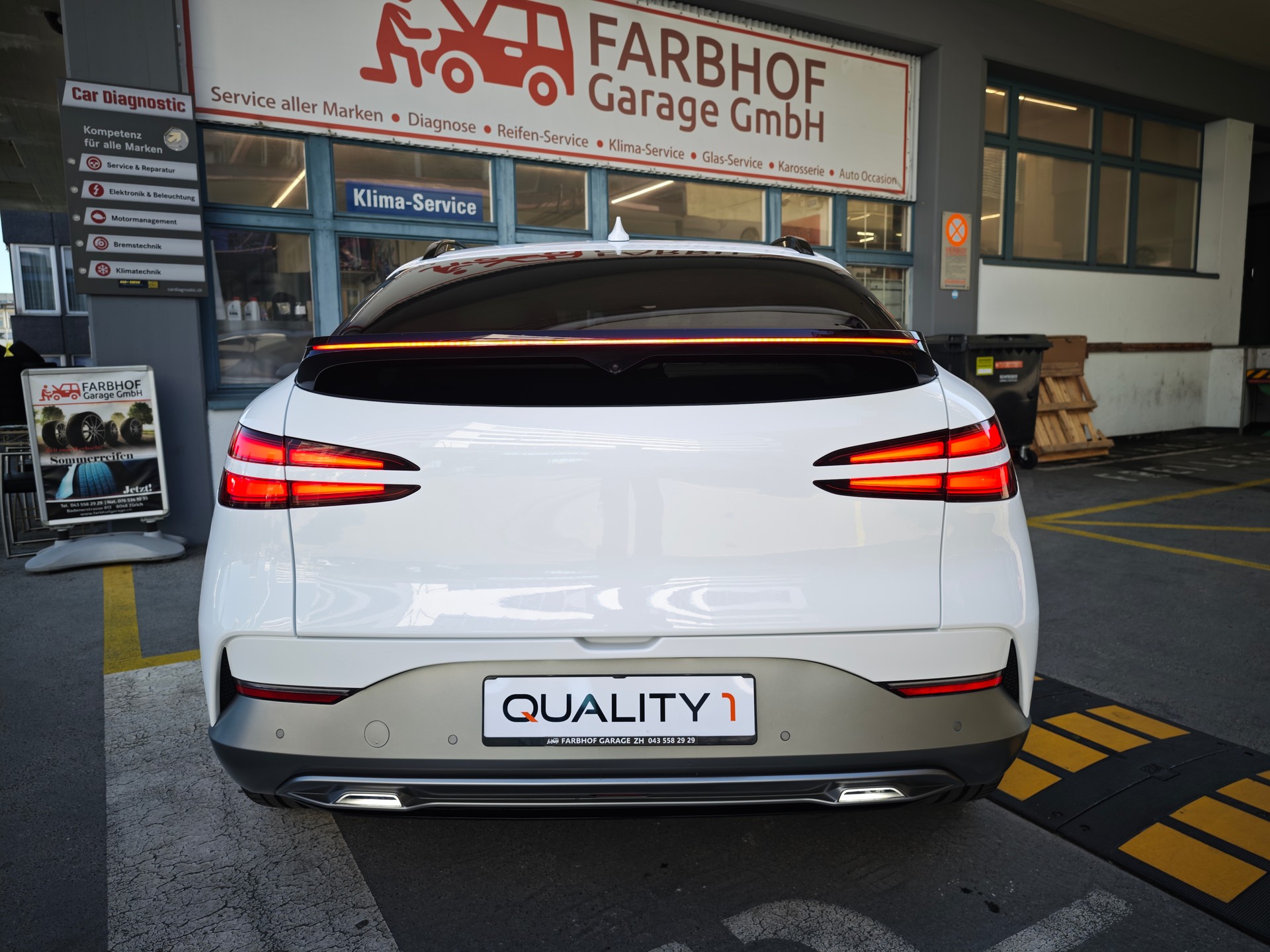 GENESIS GV60 77.4 kWh Sport AWD-image-7