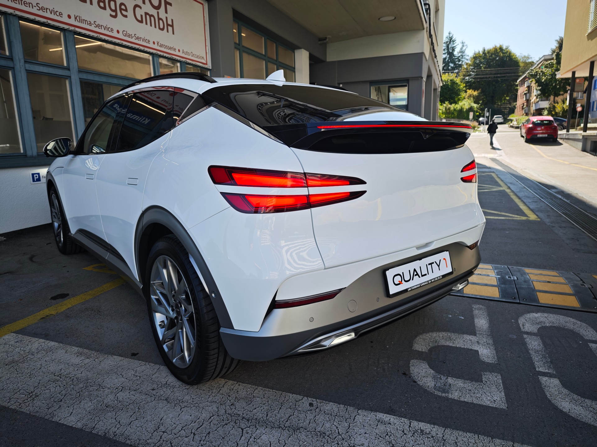 GENESIS GV60 77.4 kWh Sport AWD-image-8