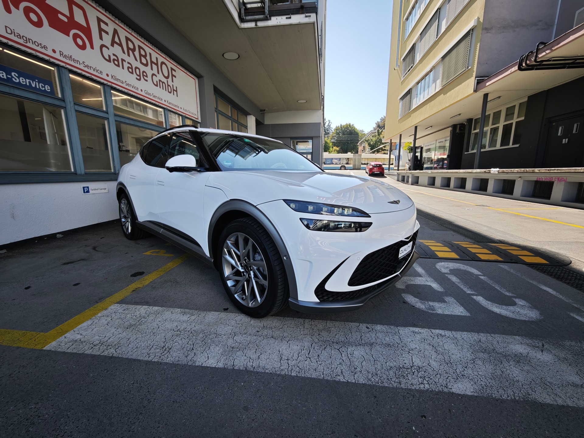 GENESIS GV60 77.4 kWh Sport AWD-image-3