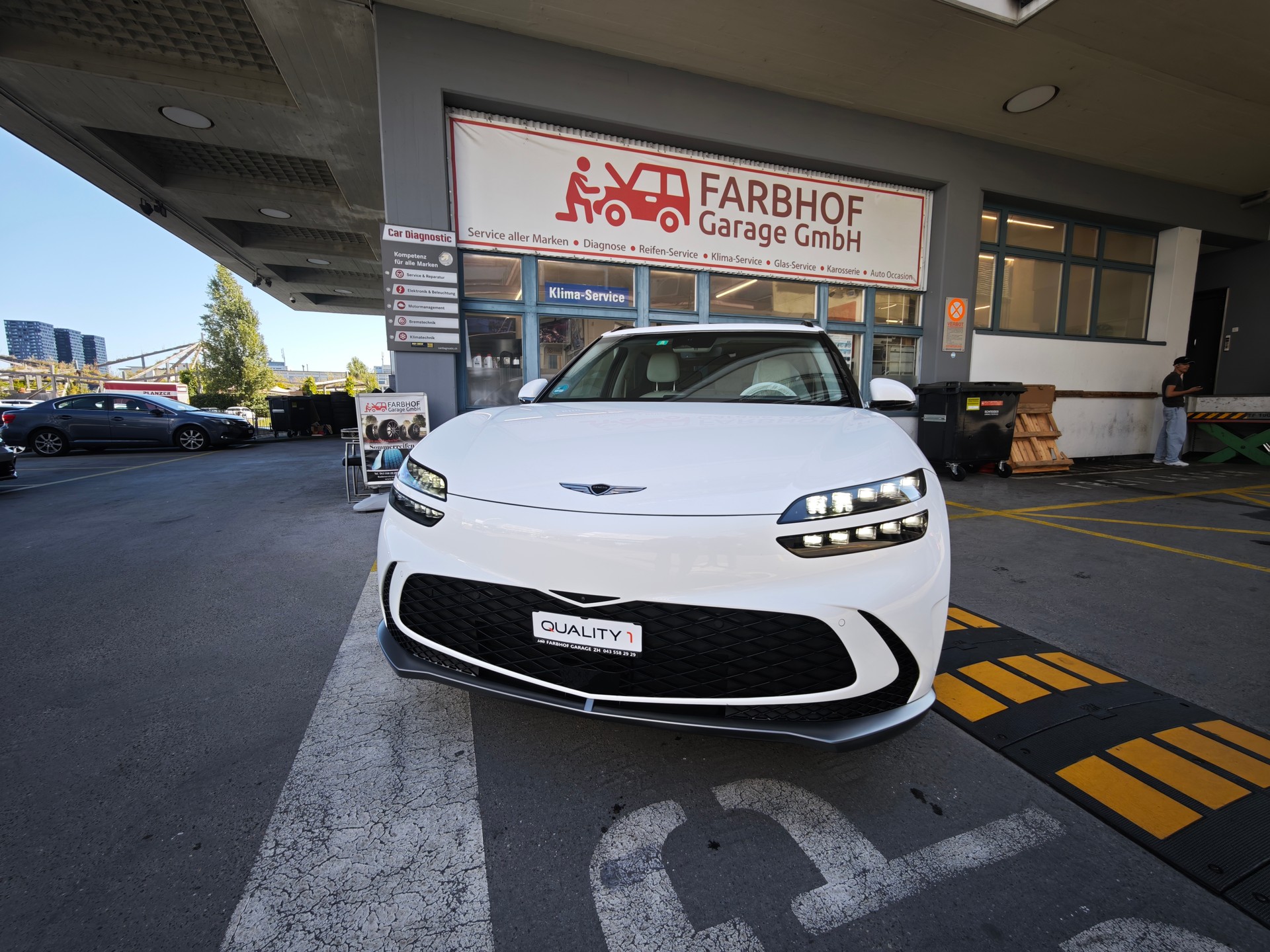 GENESIS GV60 77.4 kWh Sport AWD-image-1