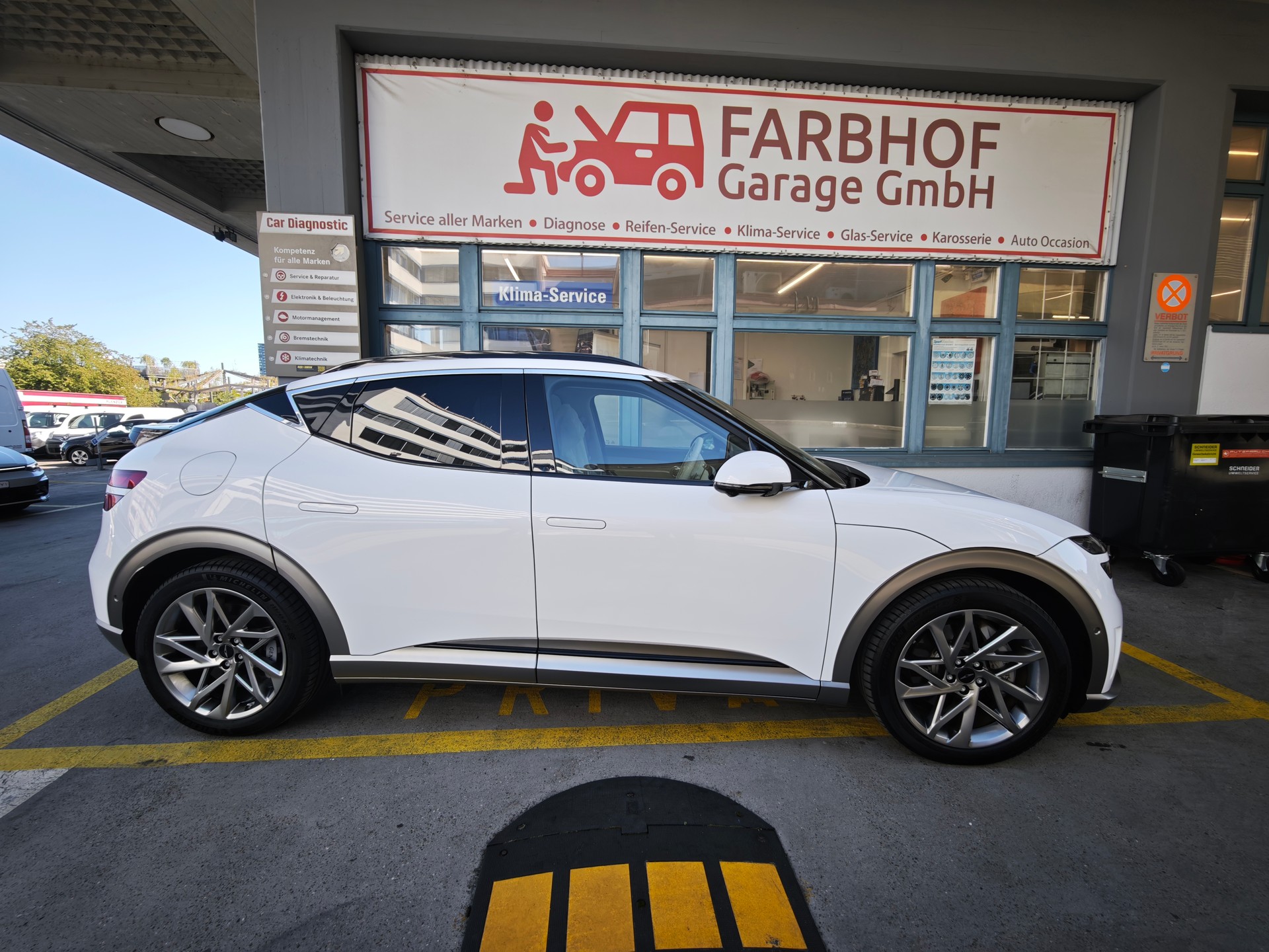 GENESIS GV60 77.4 kWh Sport AWD-image-4
