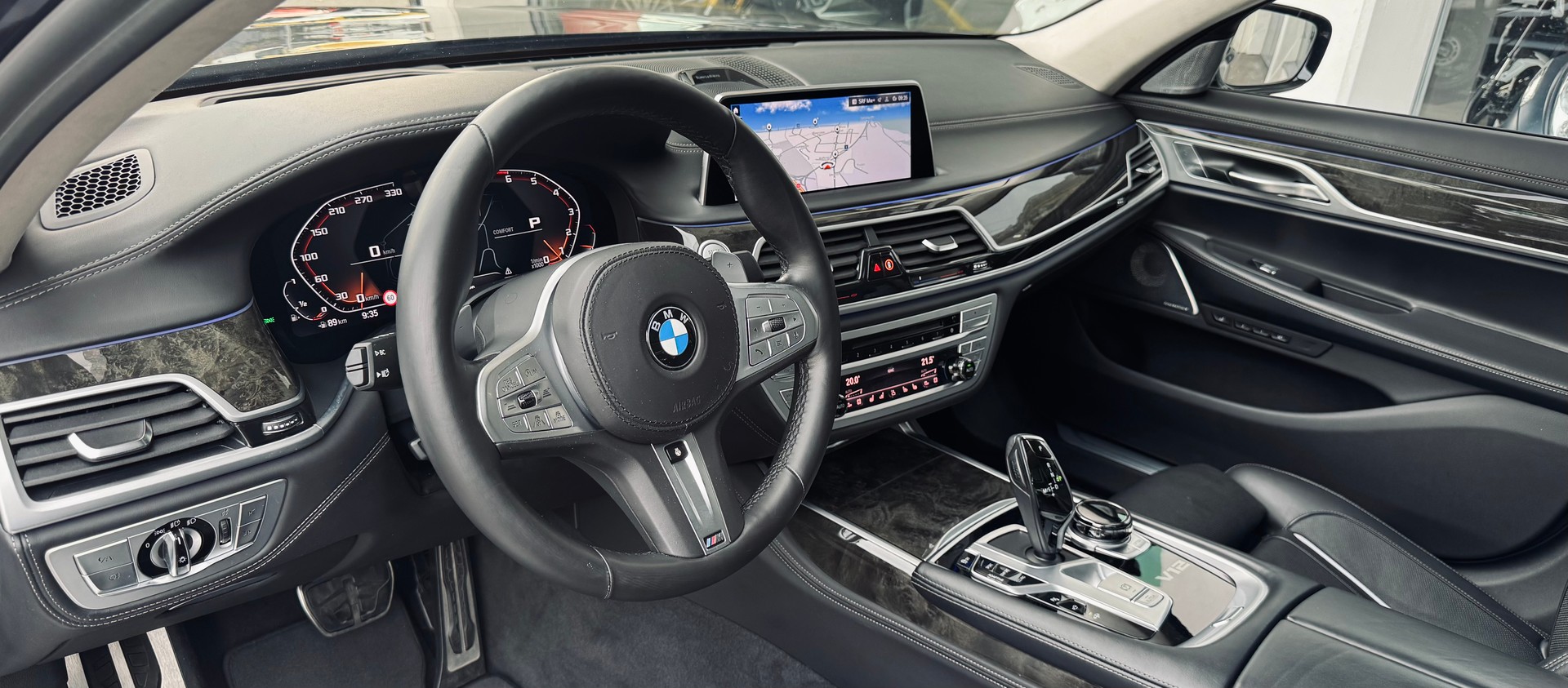 BMW M760Li xDrive Sport Getriebe-image-6