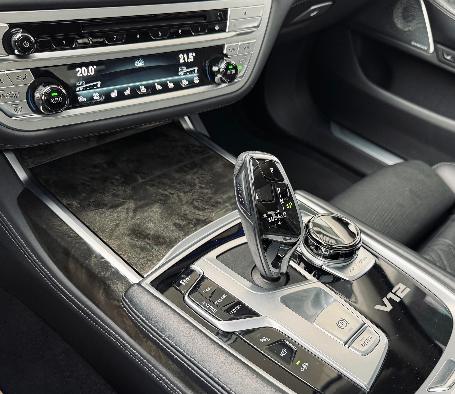 BMW M760Li xDrive Sport Getriebe-image-21