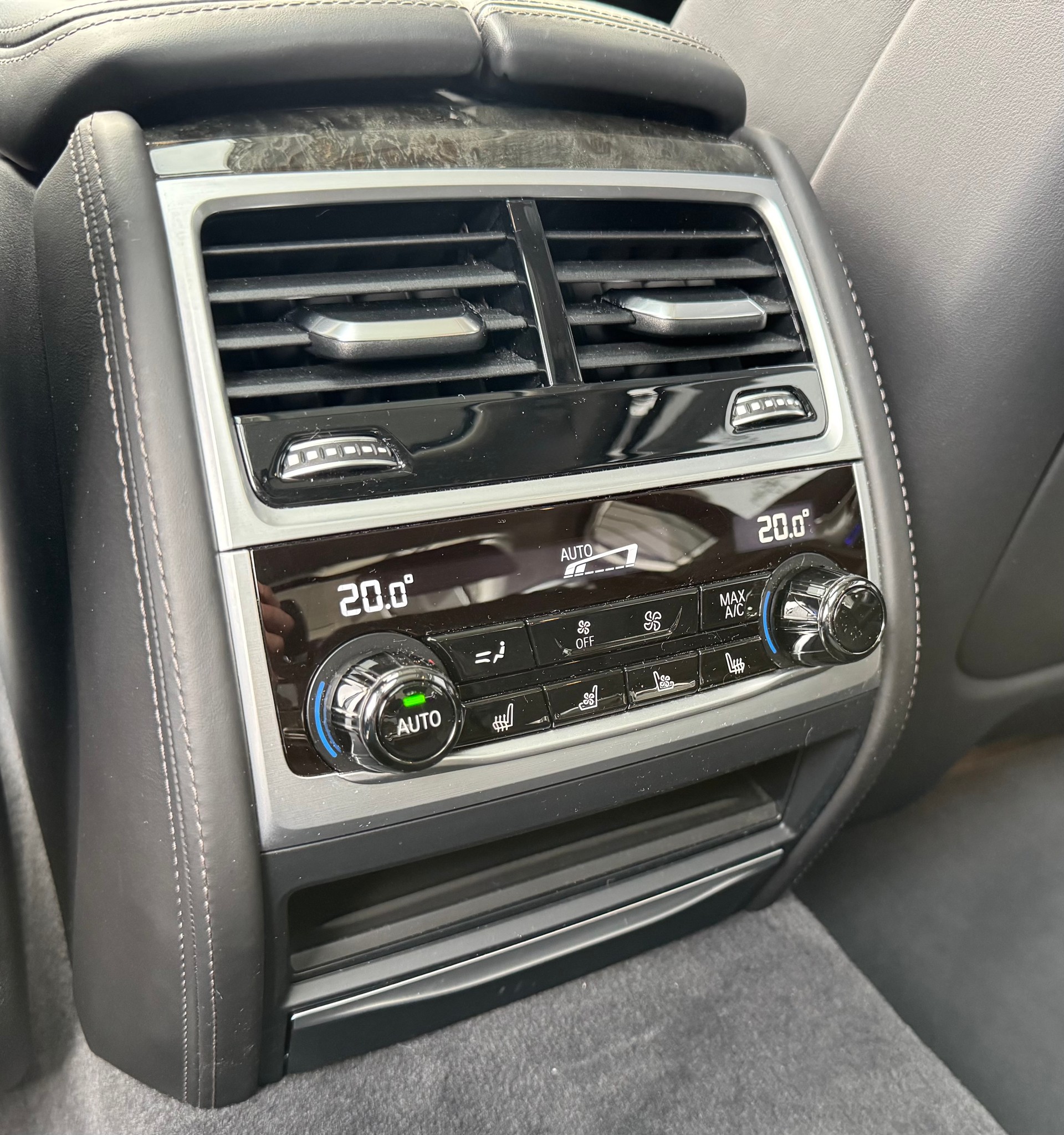 BMW M760Li xDrive Sport Getriebe-image-11