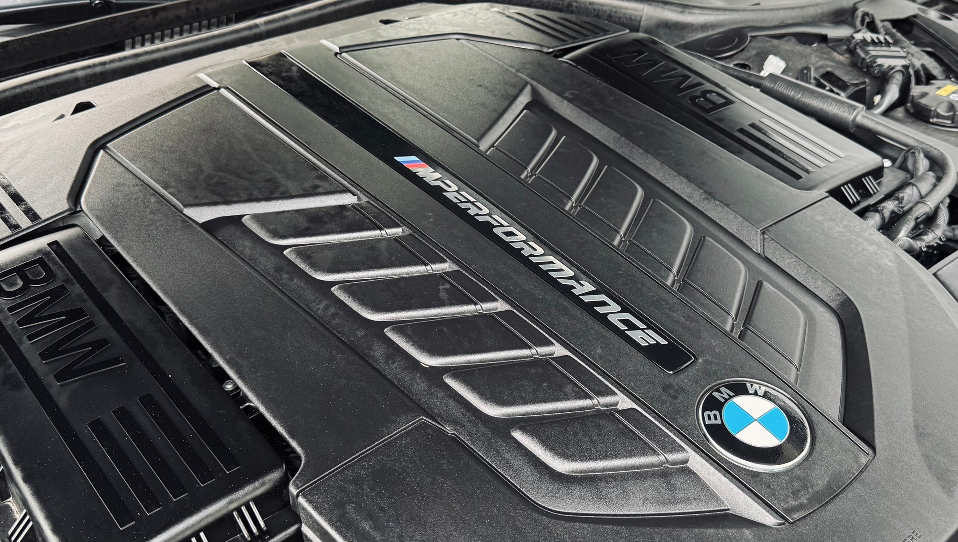BMW M760Li xDrive Sport Getriebe-image-23