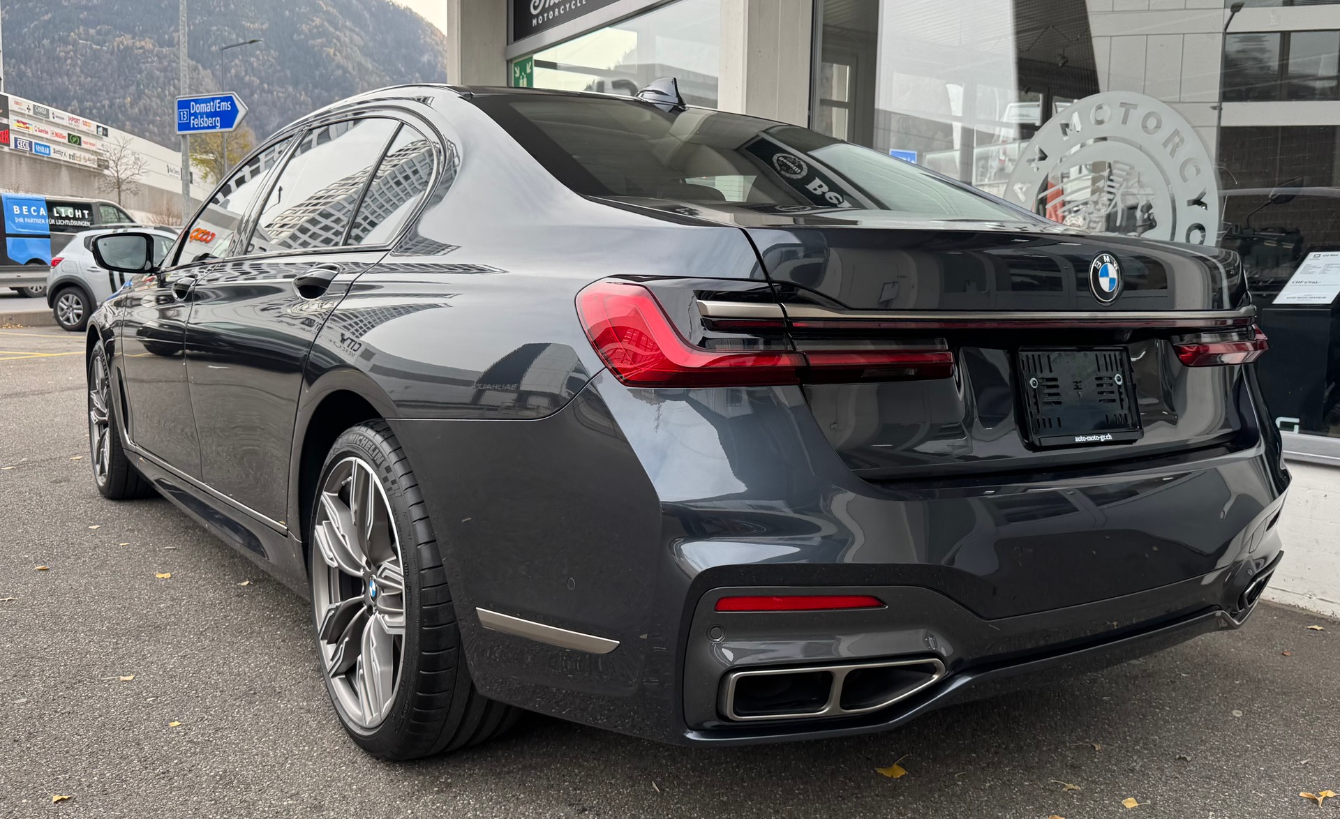BMW M760Li xDrive Sport Getriebe-showroom-element-3