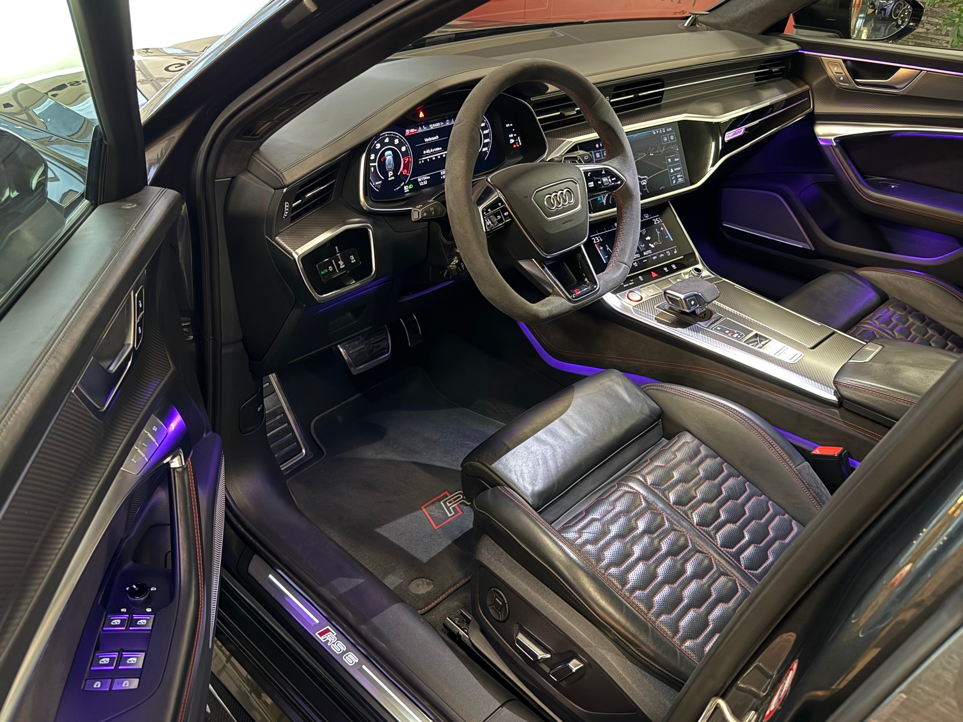 AUDI RS6 Avant 4.0 TFSI V8 quattro-image-8