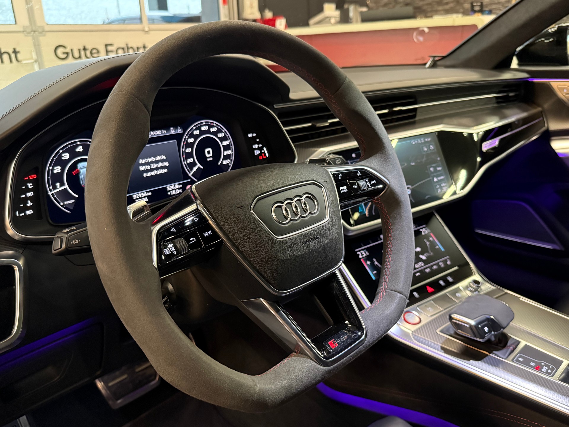 AUDI RS6 Avant 4.0 TFSI V8 quattro-image-17