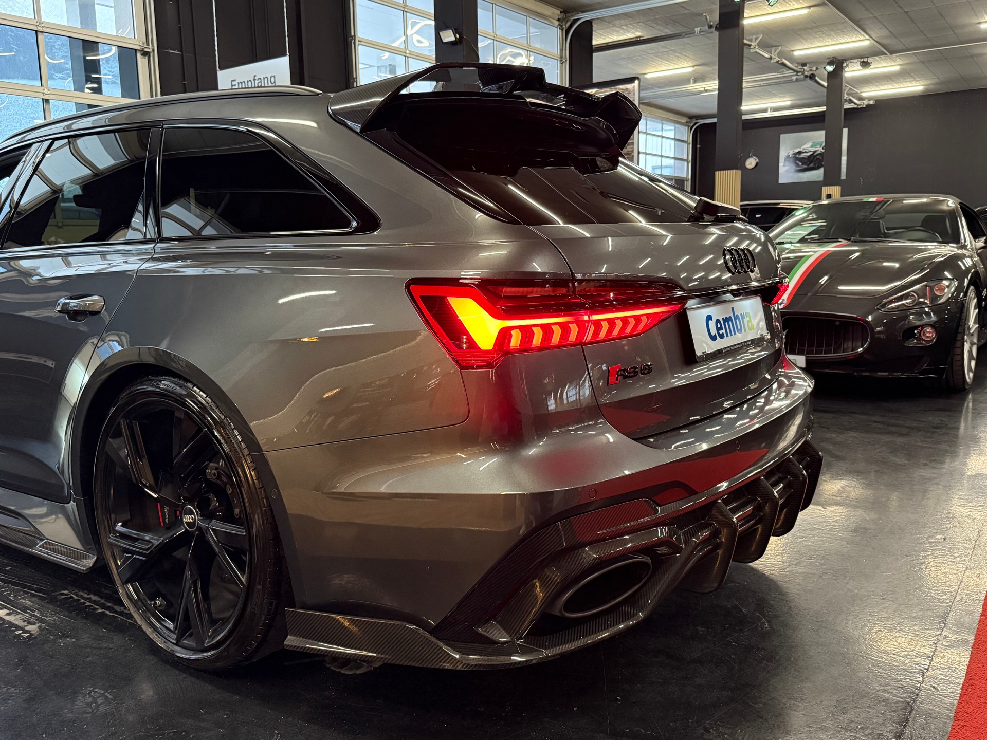 AUDI RS6 Avant 4.0 TFSI V8 quattro-image-13