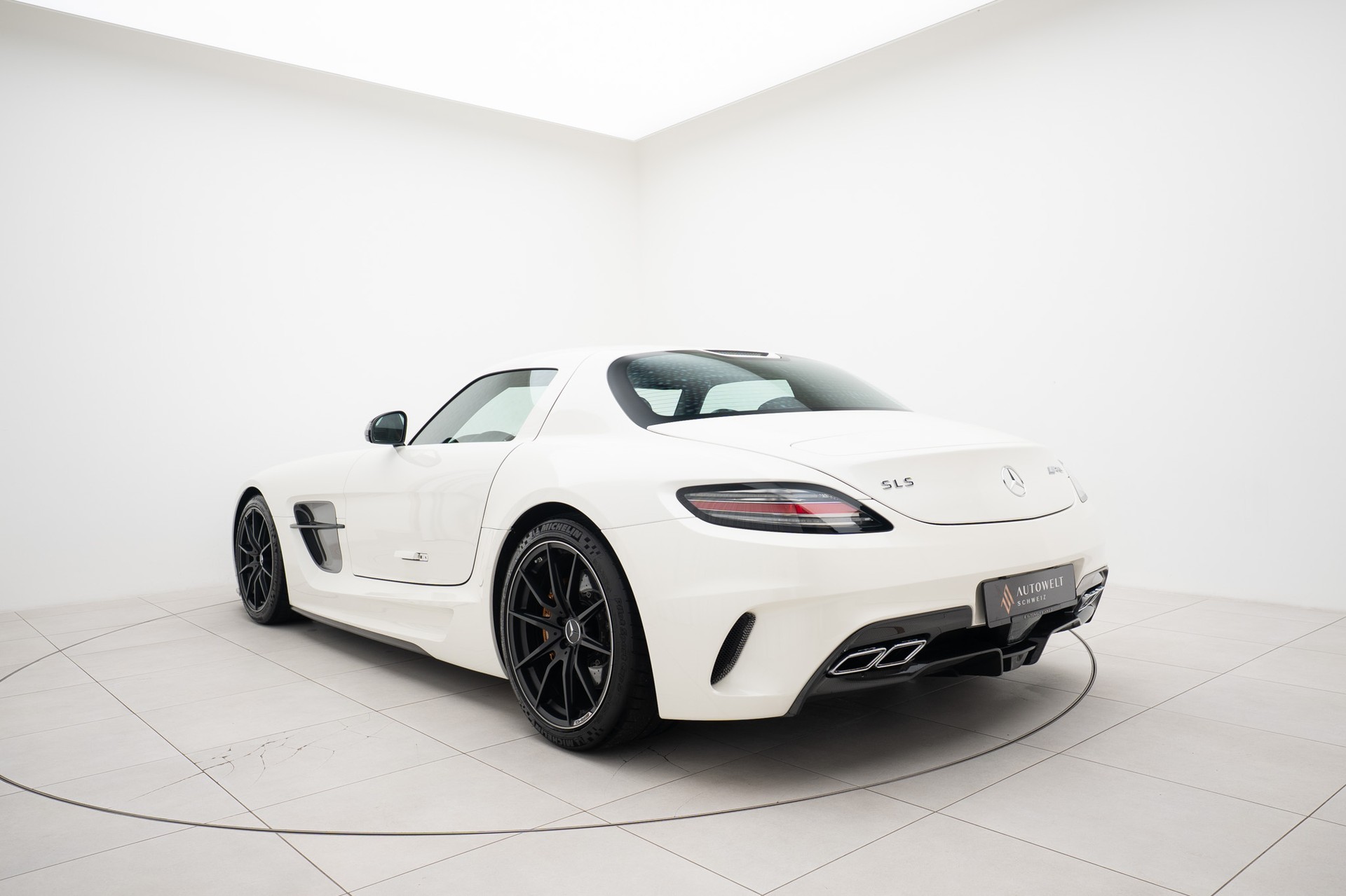 MERCEDES-BENZ SLS 63 AMG BLACK SERIES-showroom-element-2