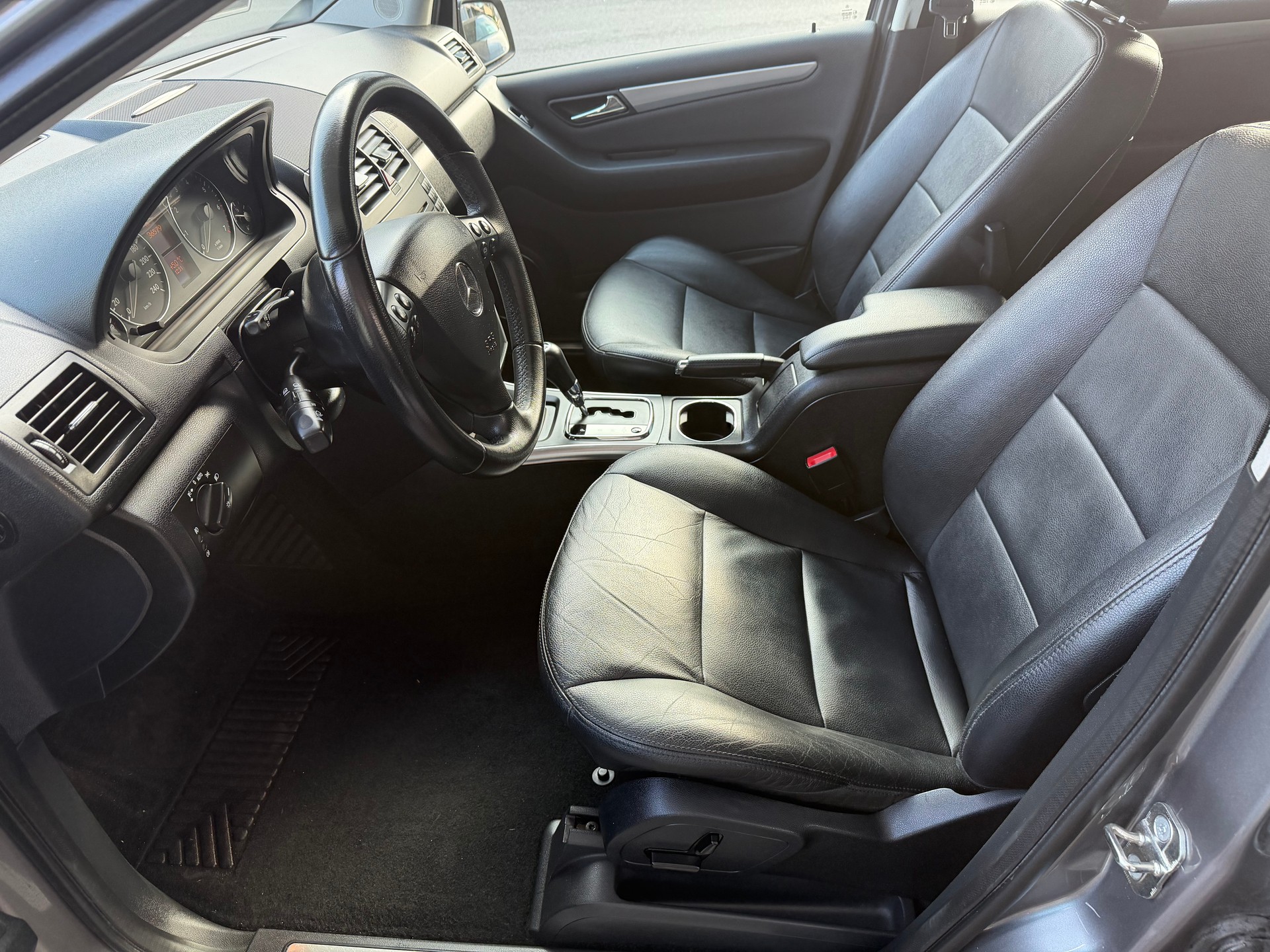 MERCEDES-BENZ A 200 Elégance Autotronic-image-7
