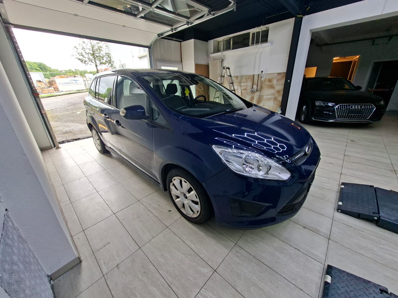 FORD Grand C-Max 1.0 SCTi Family-Edition-showroom-element-1
