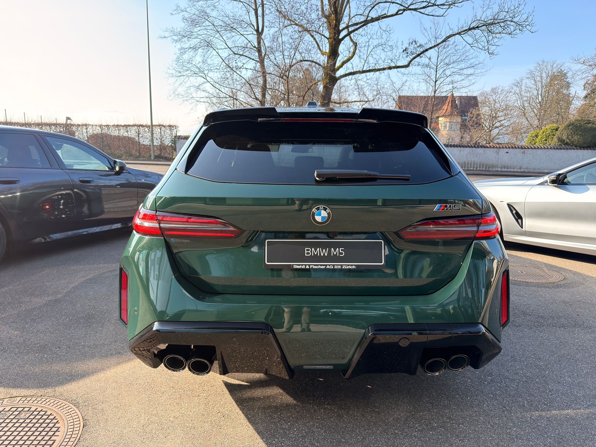 BMW M5 xDrive Touring-showroom-element-2